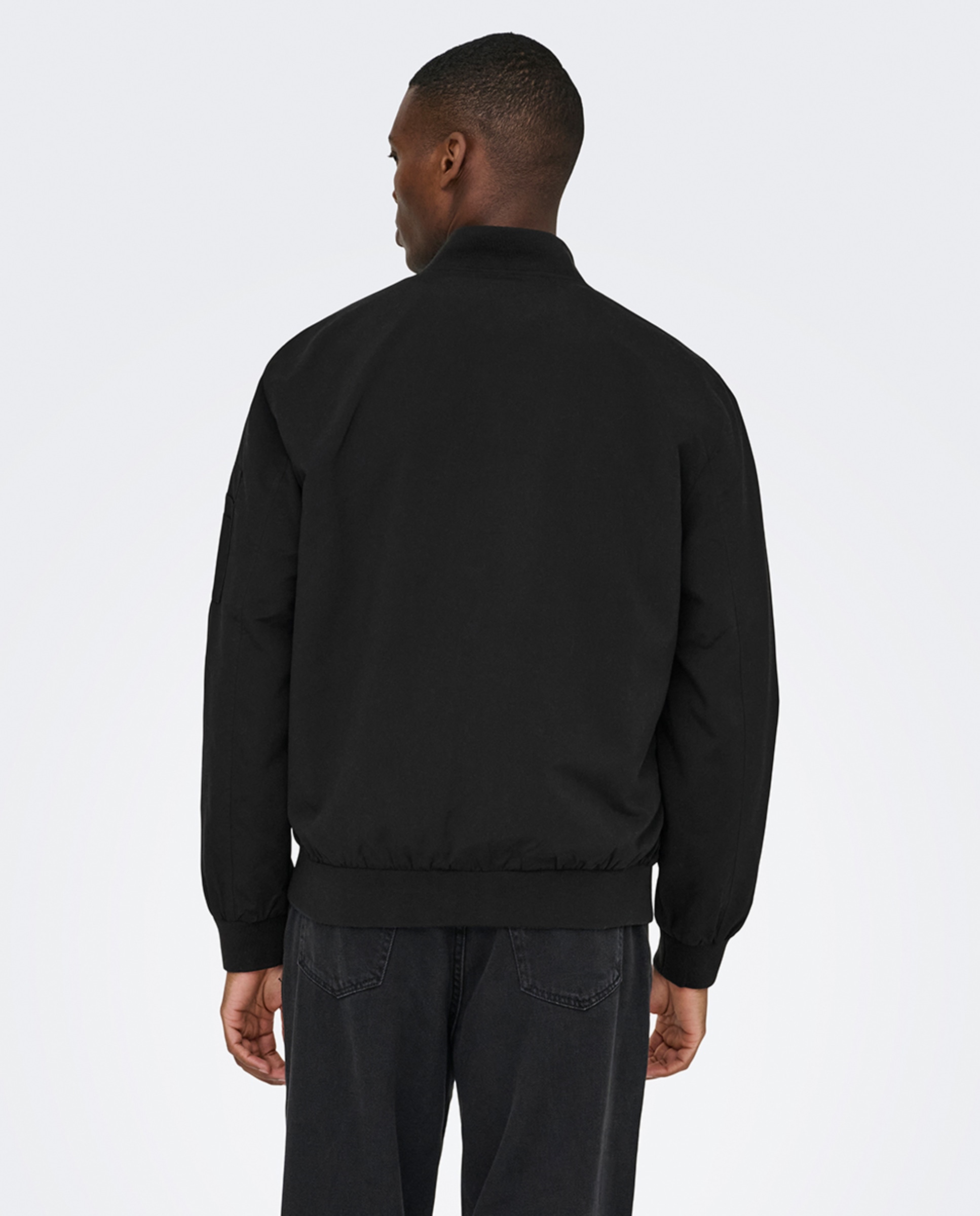 Casaco Ligeiro Estilo Blusão Bomber Regular Fit Preto-2