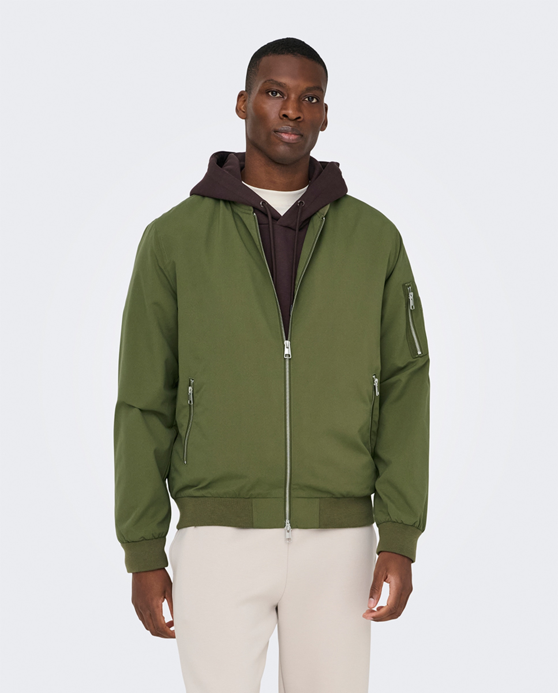 Imagem 0 de Casaco Ligeiro Estilo Blusão Bomber Regular Fit