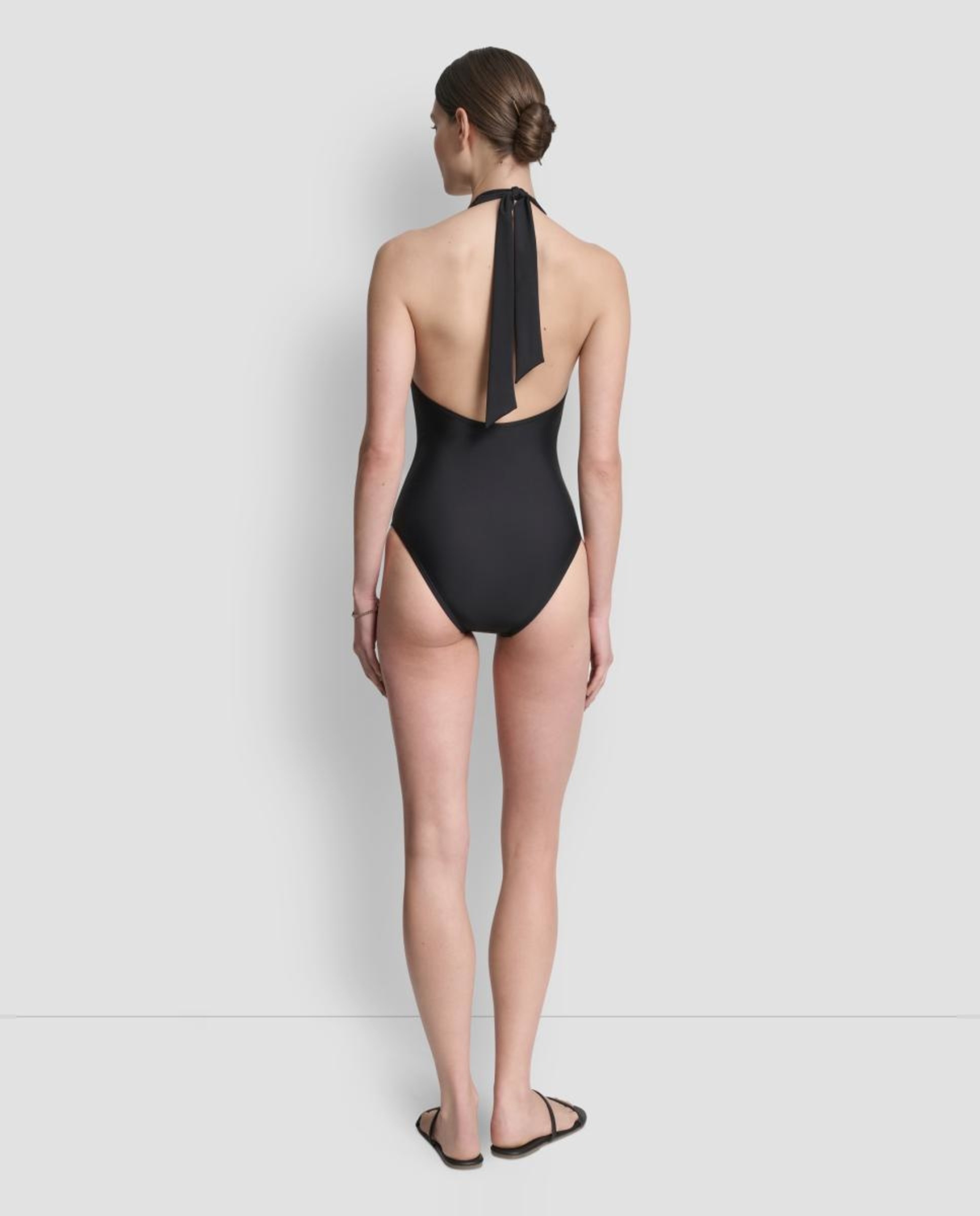 Fato de Banho Halter Redutor com Decote em Bico Profundo Preto-4