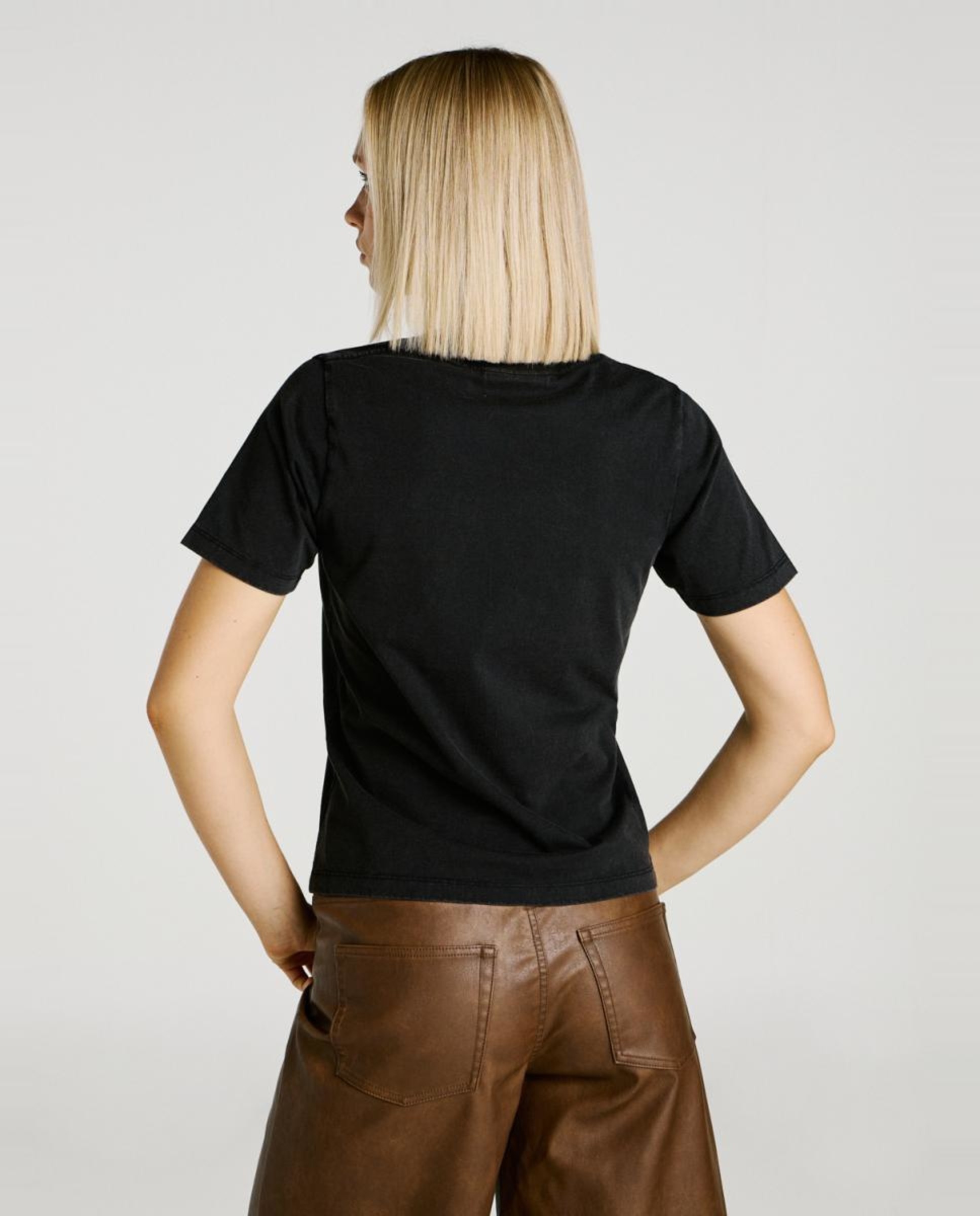 T-shirt com estampado à frente Preto-3
