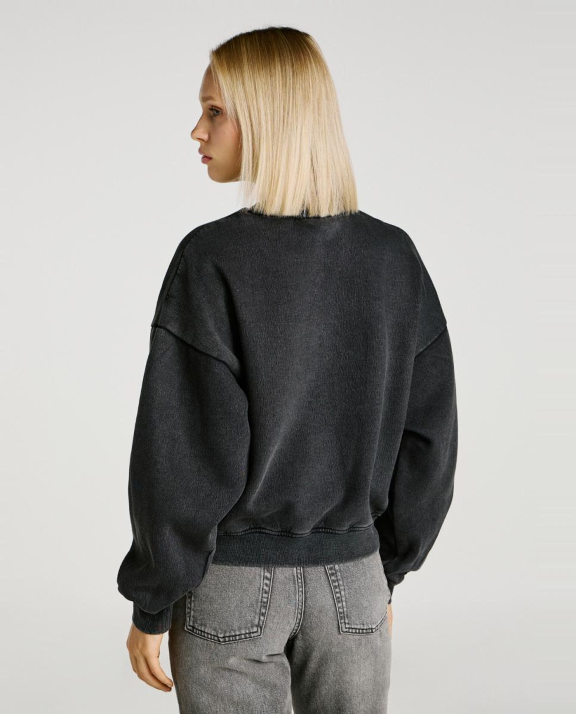 Sweatshirt com Estampado à Frente Preto-3