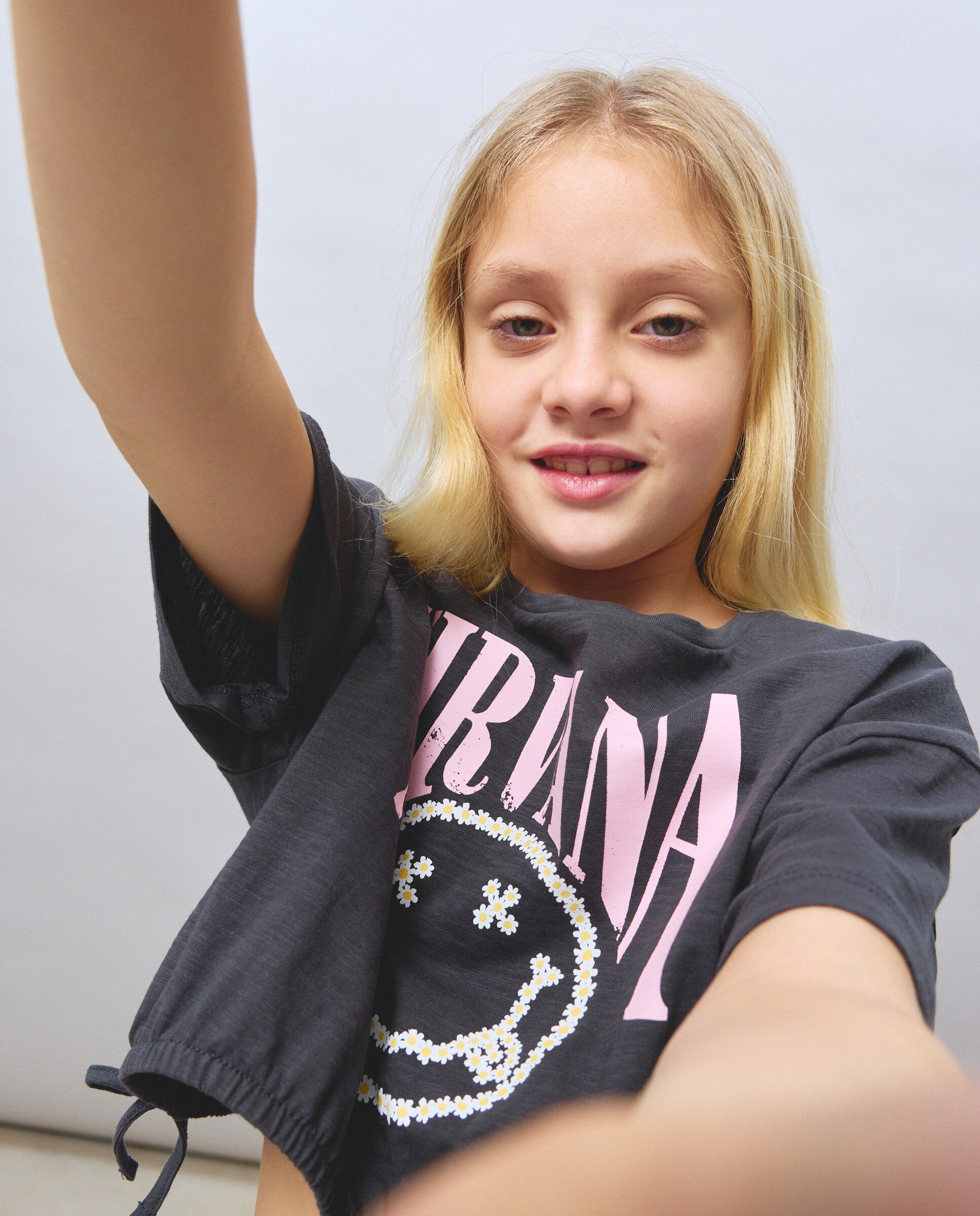 T-shirt com Estampado Nirvana e Manga Curta Cinzento-2