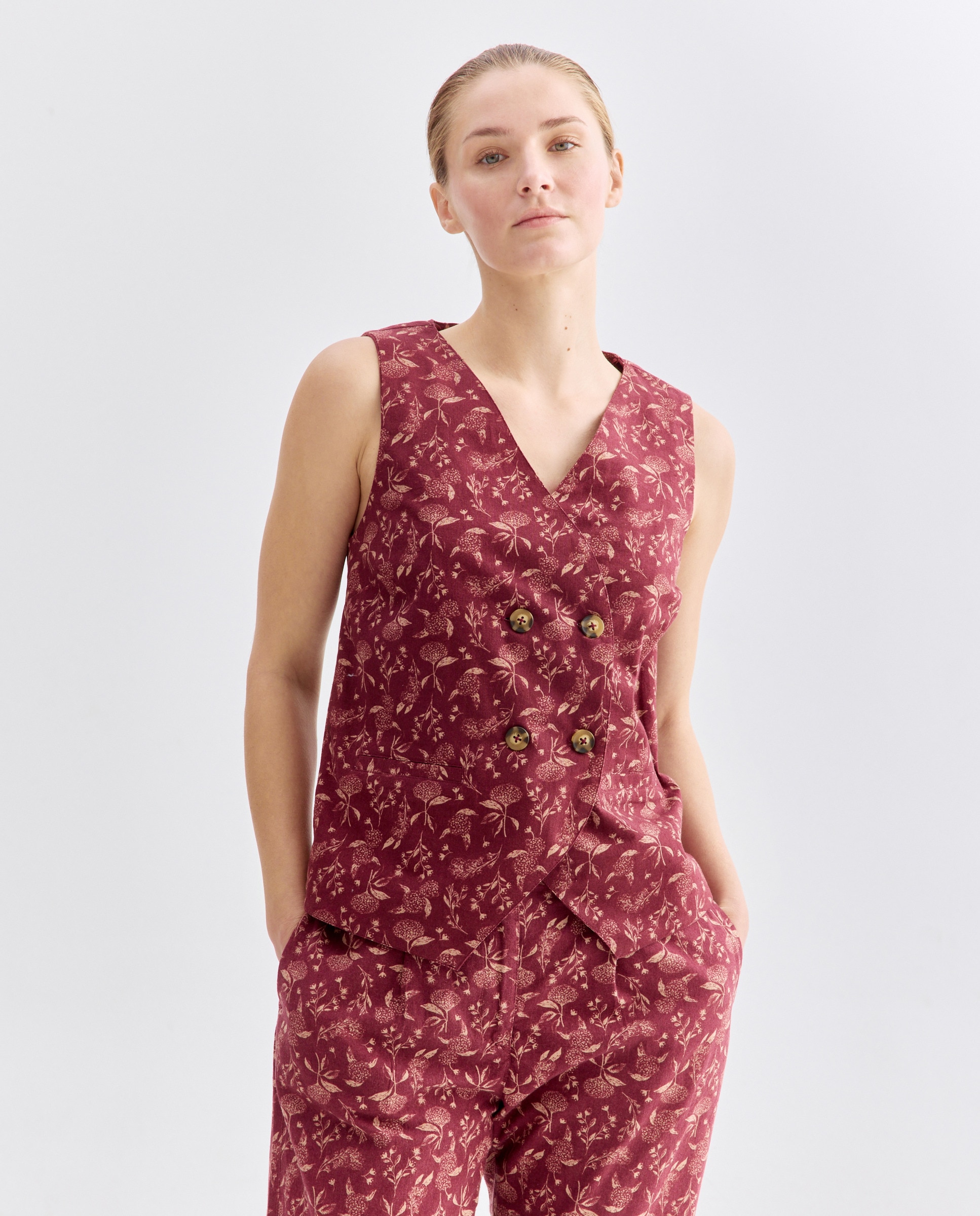 Imagen 0 de Chaleco de mujer de estampado cruzado total look