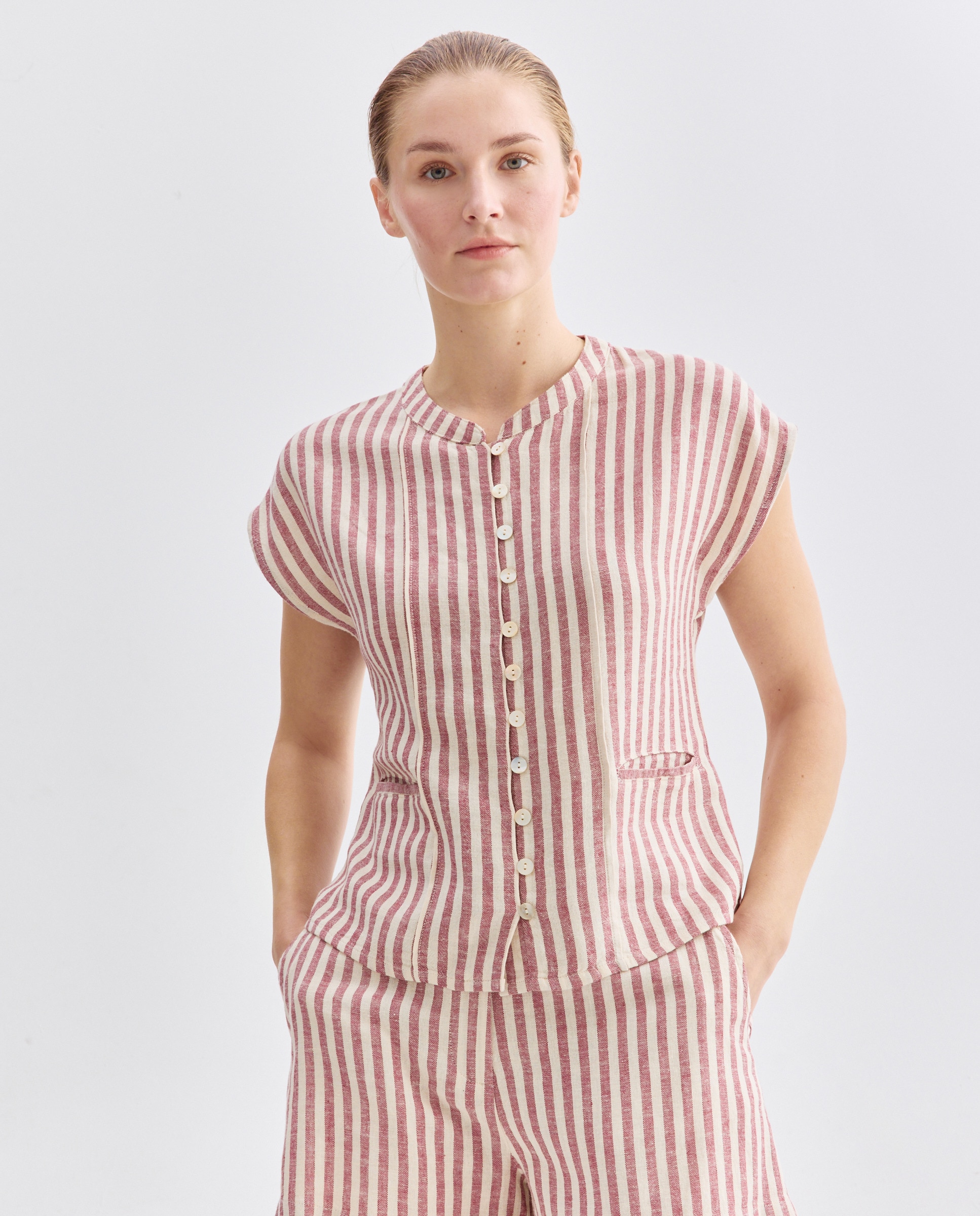 Imagen 0 de Chaleco de mujer de rayas con lino total look