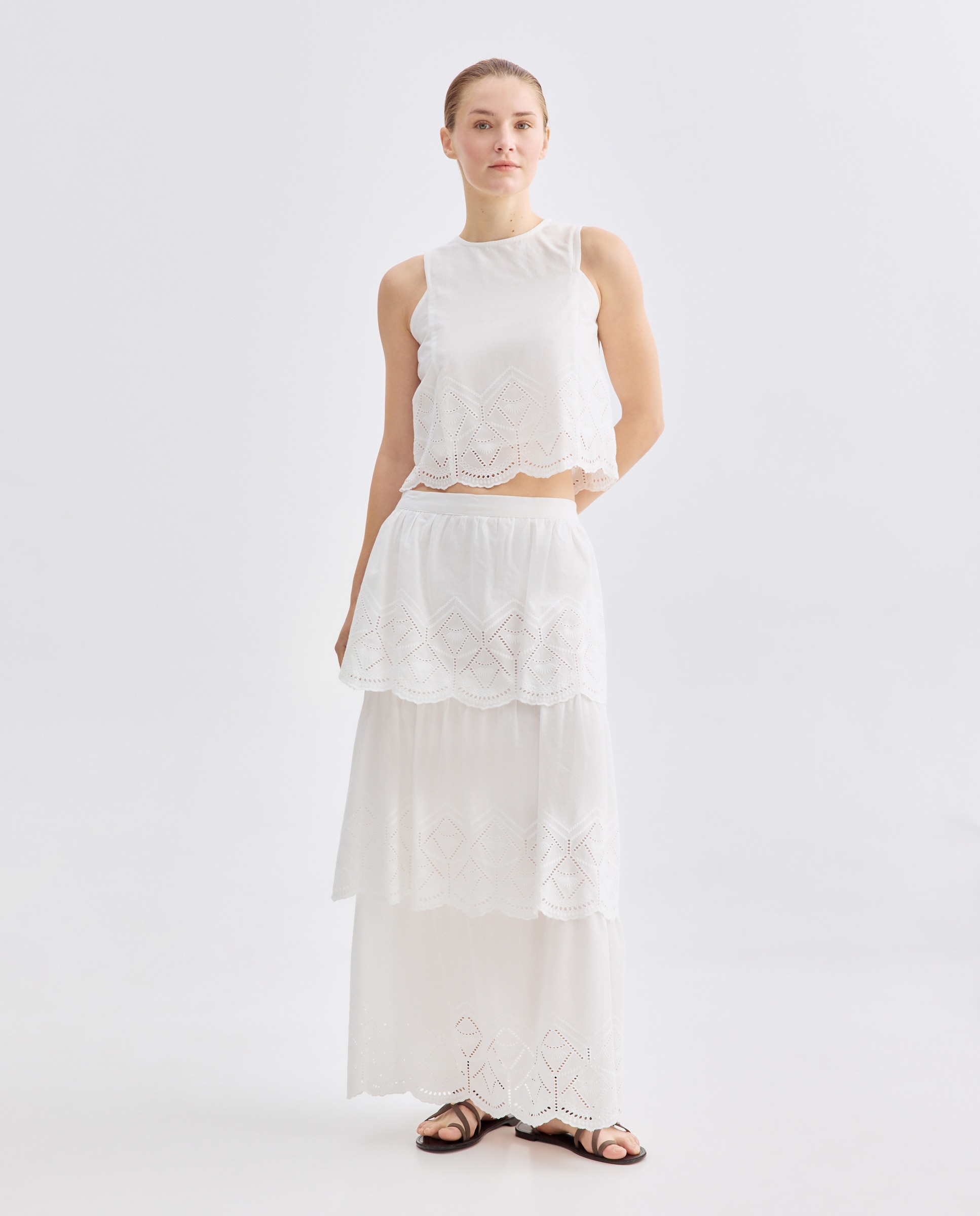 Imagen 0 de Falda de mujer bordada total look