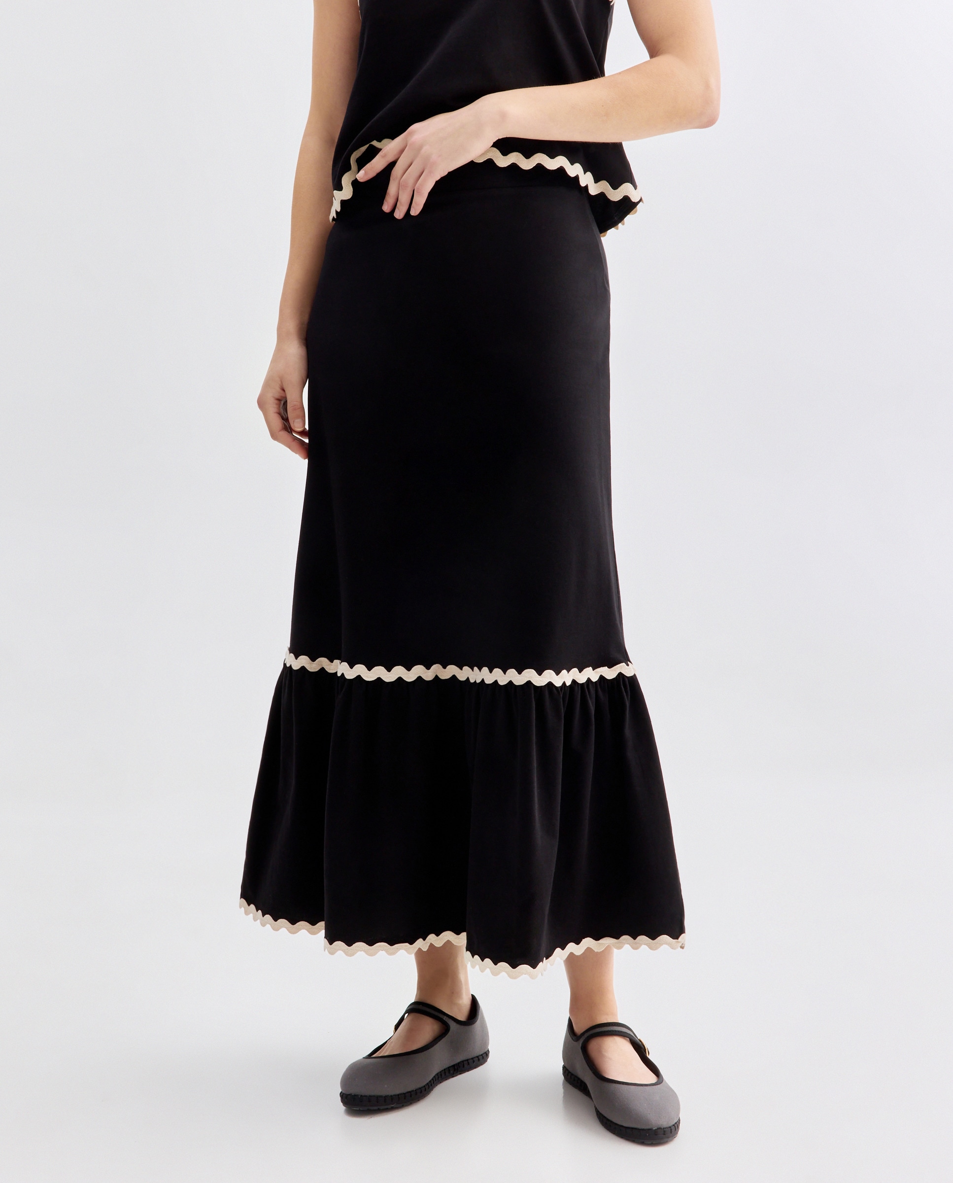 Falda larga de mujer ribete ondas Negro-2