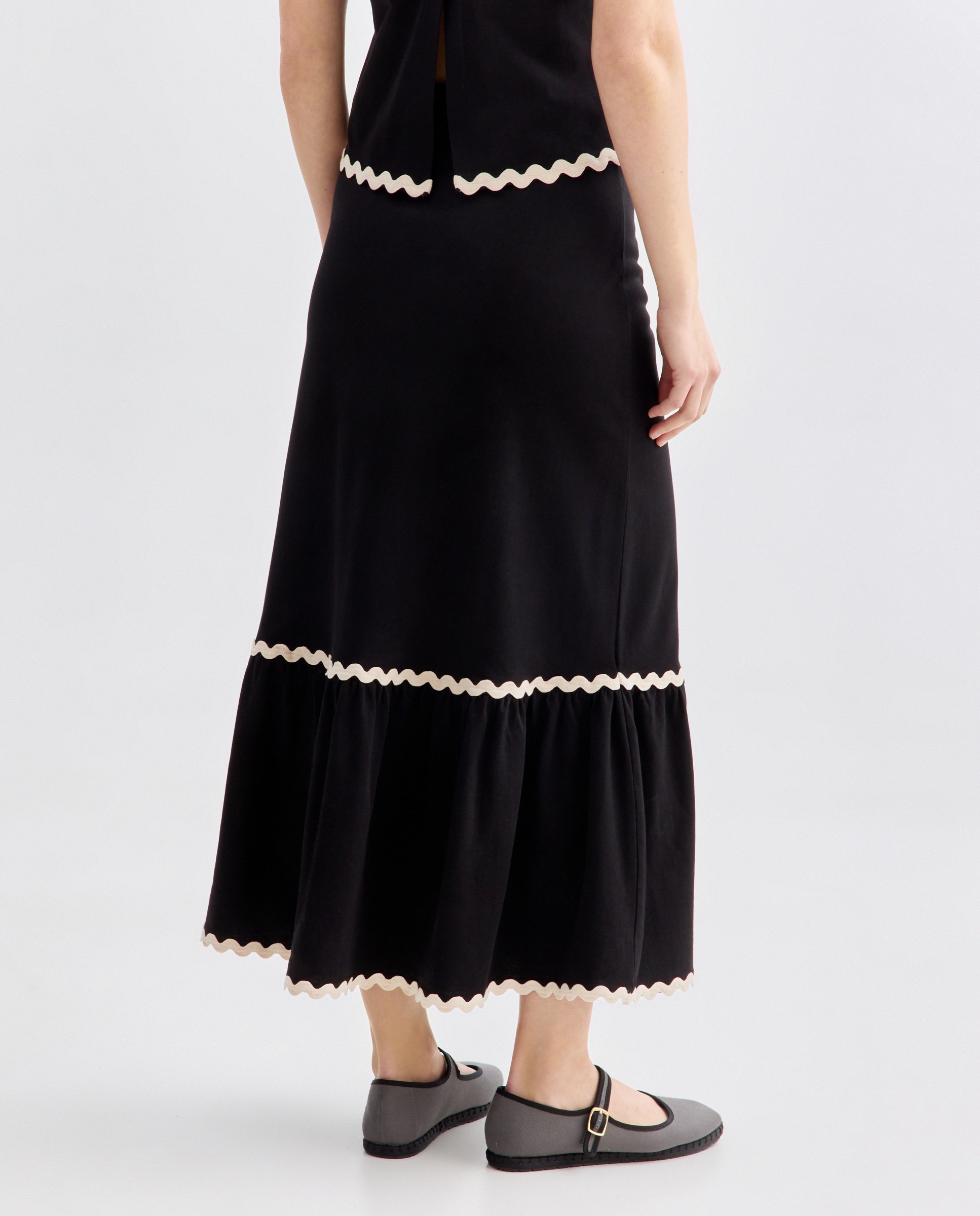Falda larga de mujer ribete ondas Negro-3