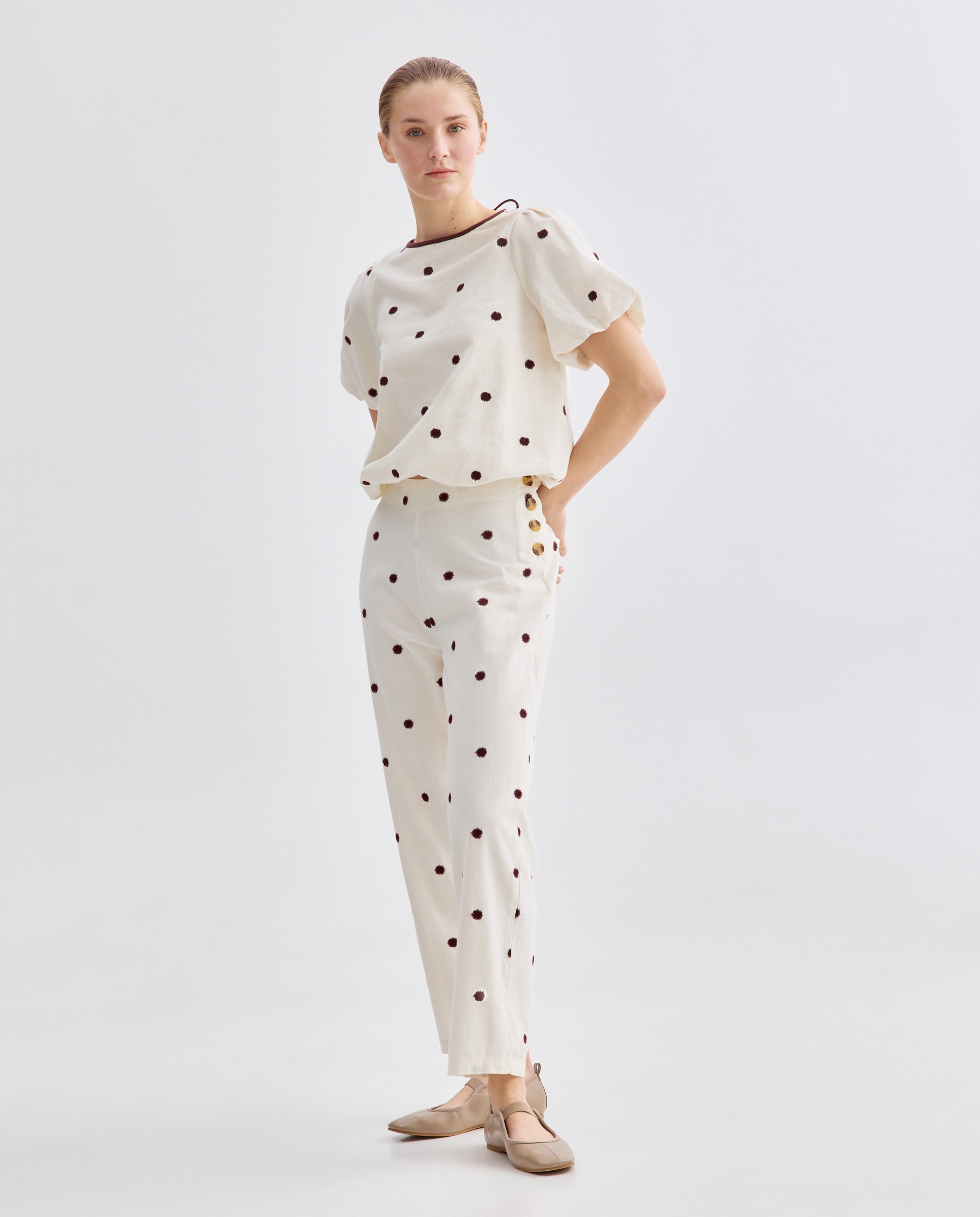 Imagen 0 de Pantalón de mujer bordado total look