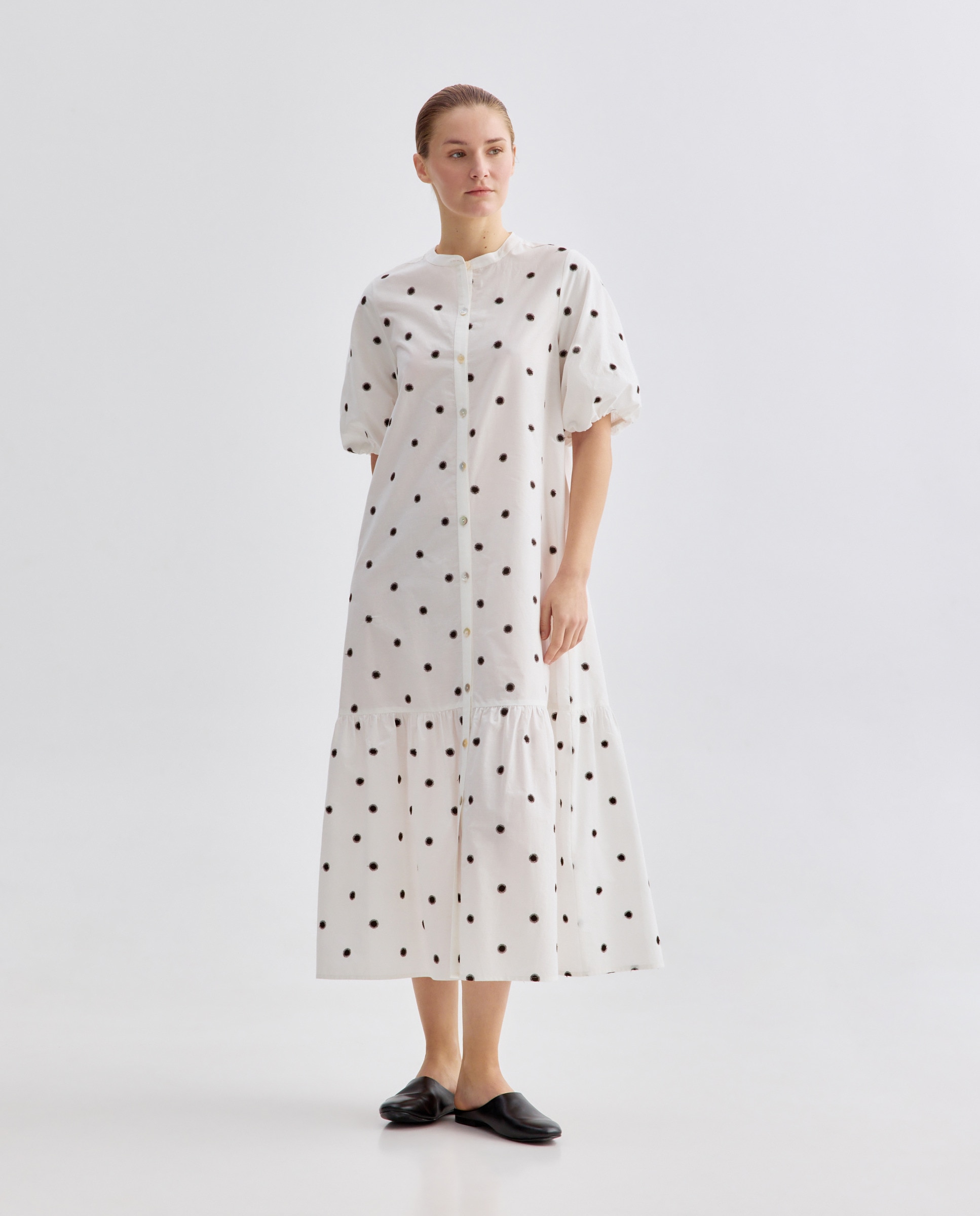 Imagen 0 de Vestido bordado de mujer