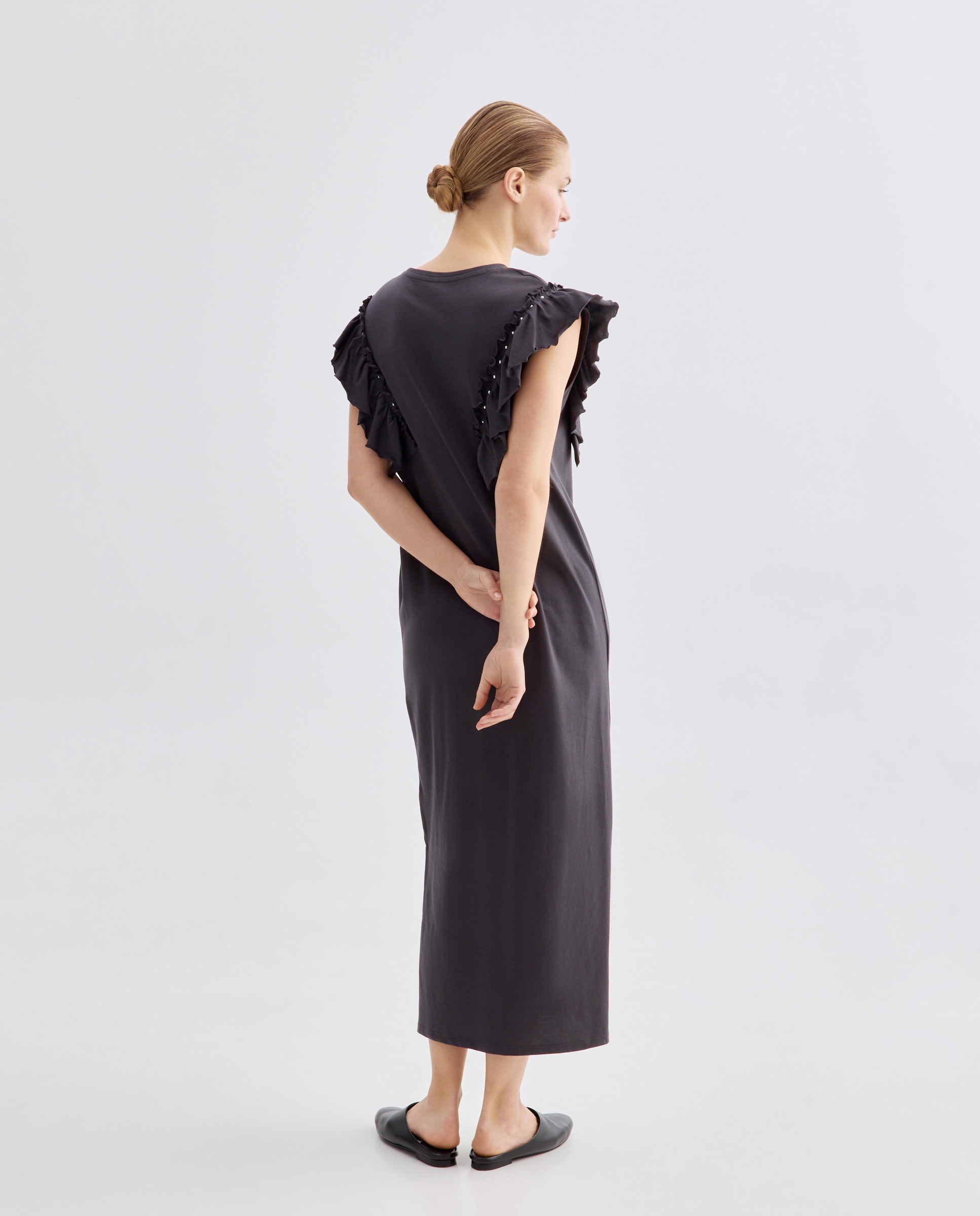 Vestido de mujer cuello caja con volantes y tachuelas Plomo-3
