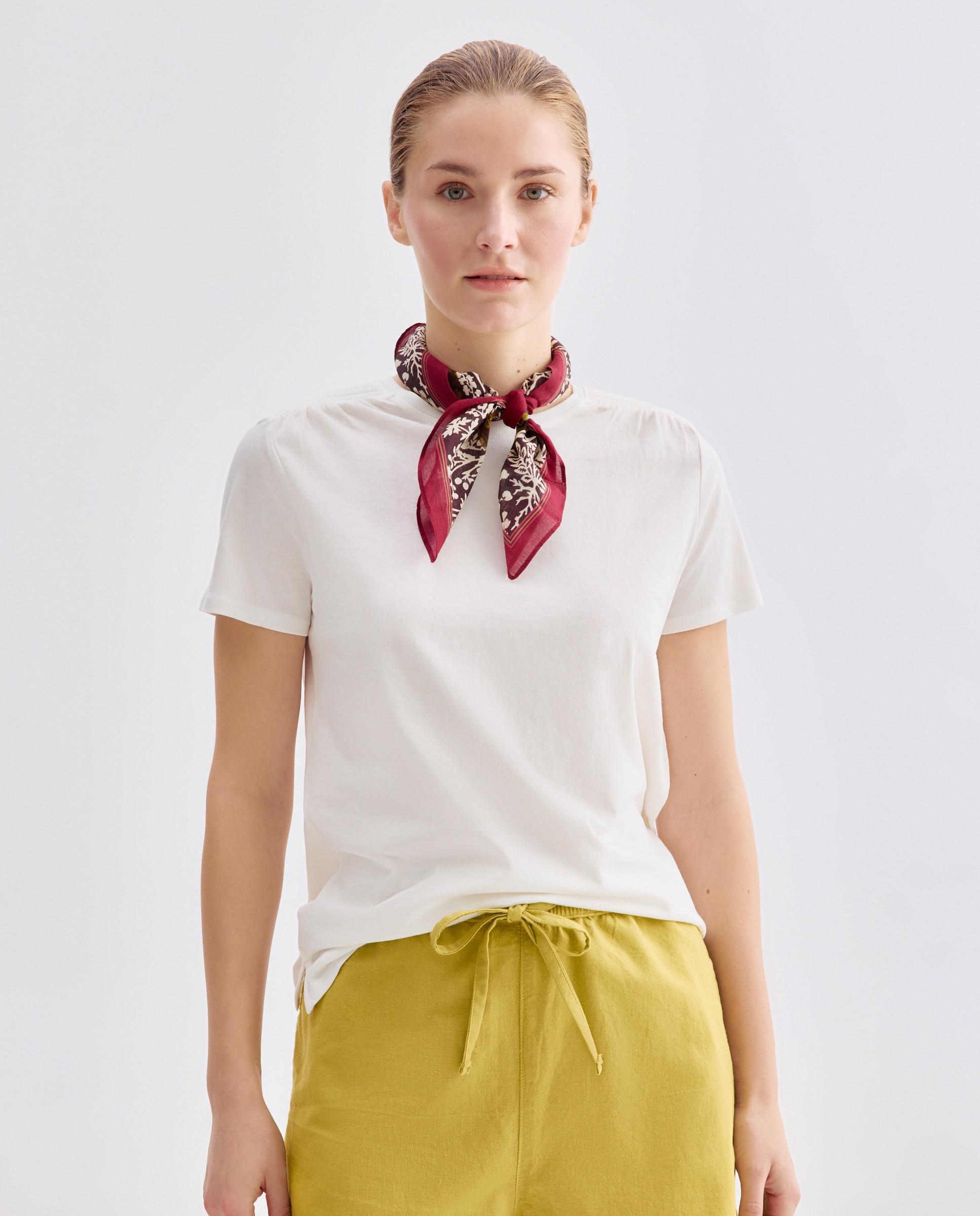 Imagen 0 de Camiseta de mujer cuello caja con hombrera