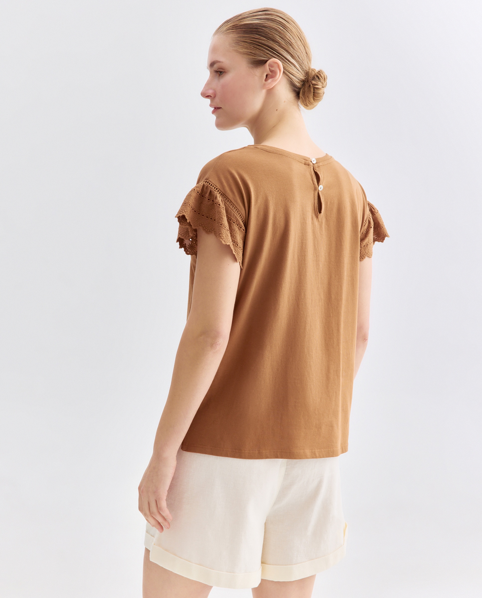 Camiseta de mujer cuello caja manga romántica Marrón-3