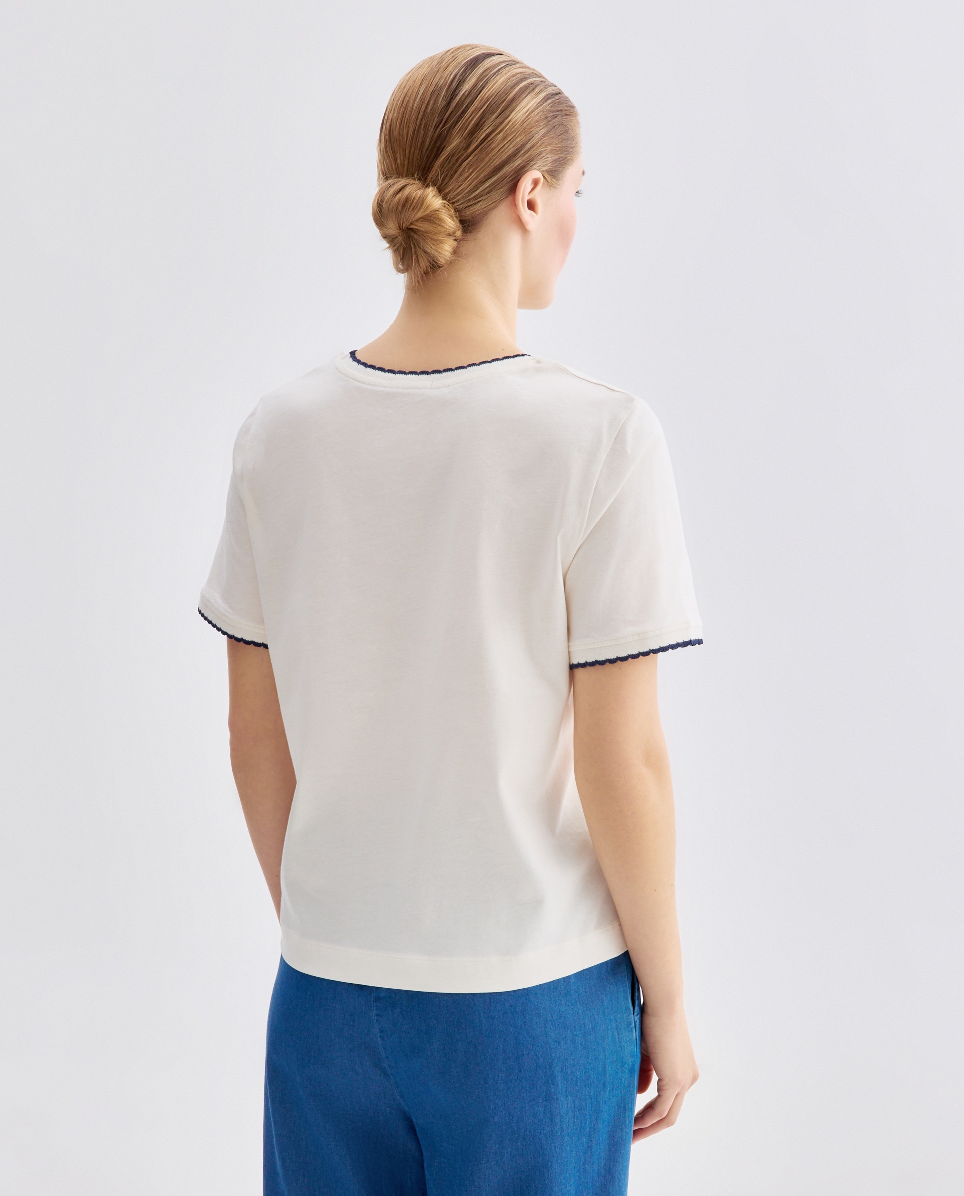 Camiseta de mujer cuelllo caja y contrastes Beige-3