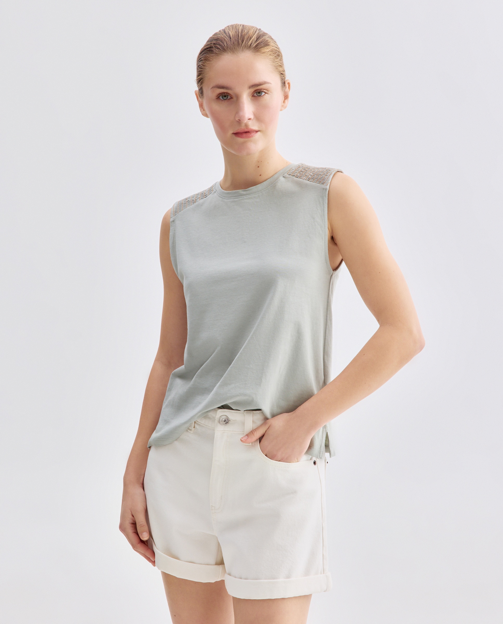 Imagen 0 de Camiseta de mujer con hombrera fruncida