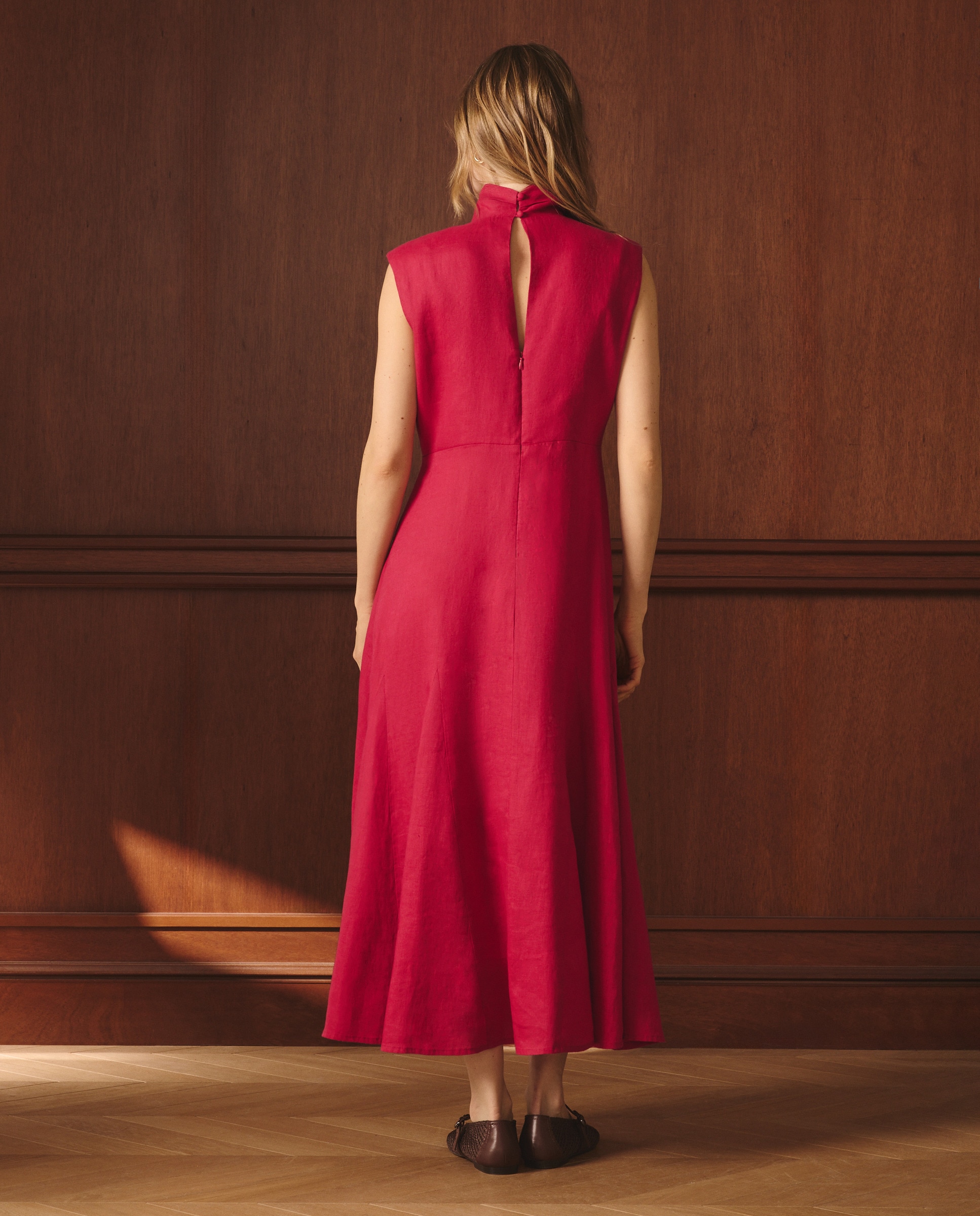 Vestido de Linho sem Mangas e com Nó no Decote Buganvília-4