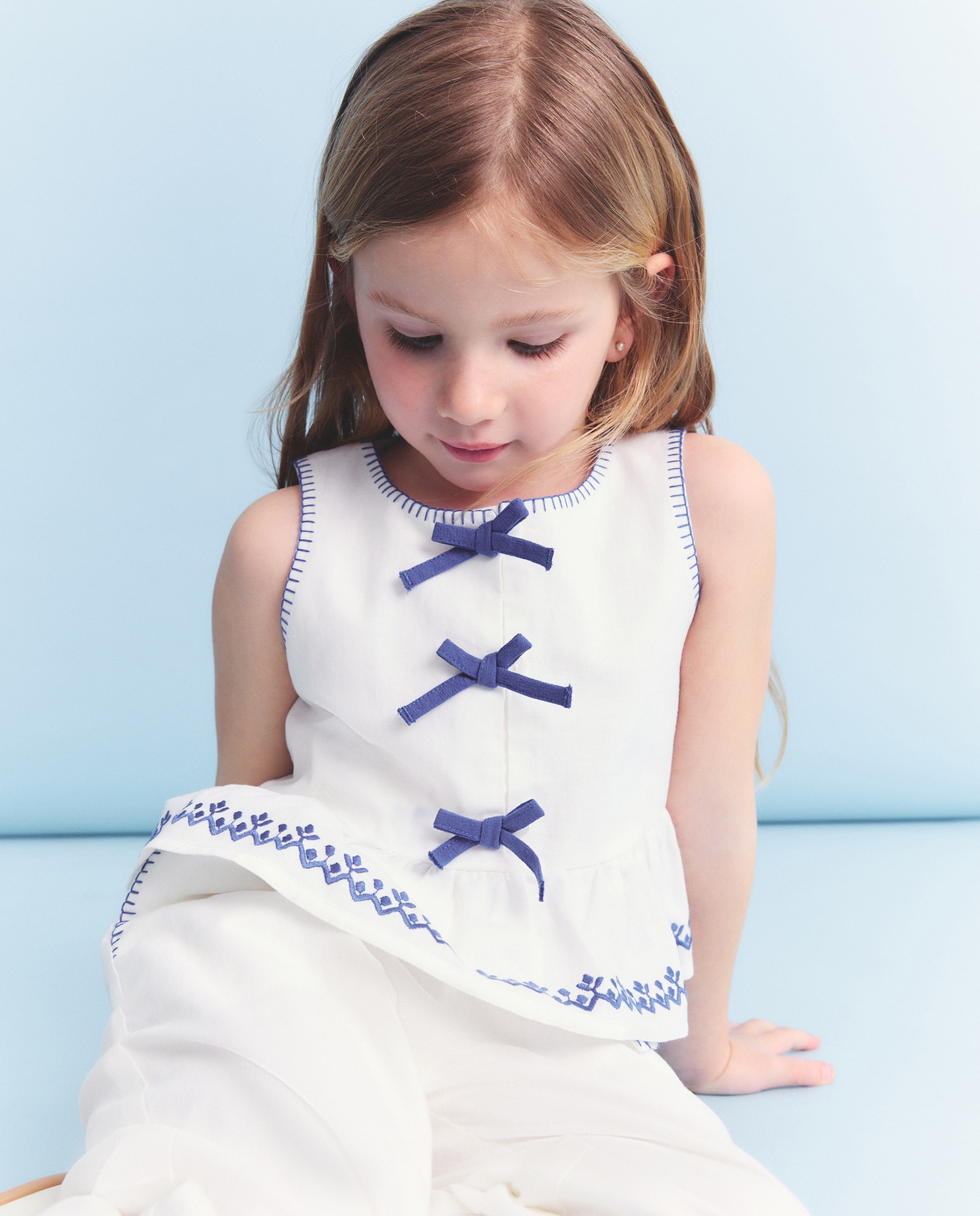 Imagem 0 de Blusa de Linho sem Mangas e com Rebordo Decorativo Geométrico