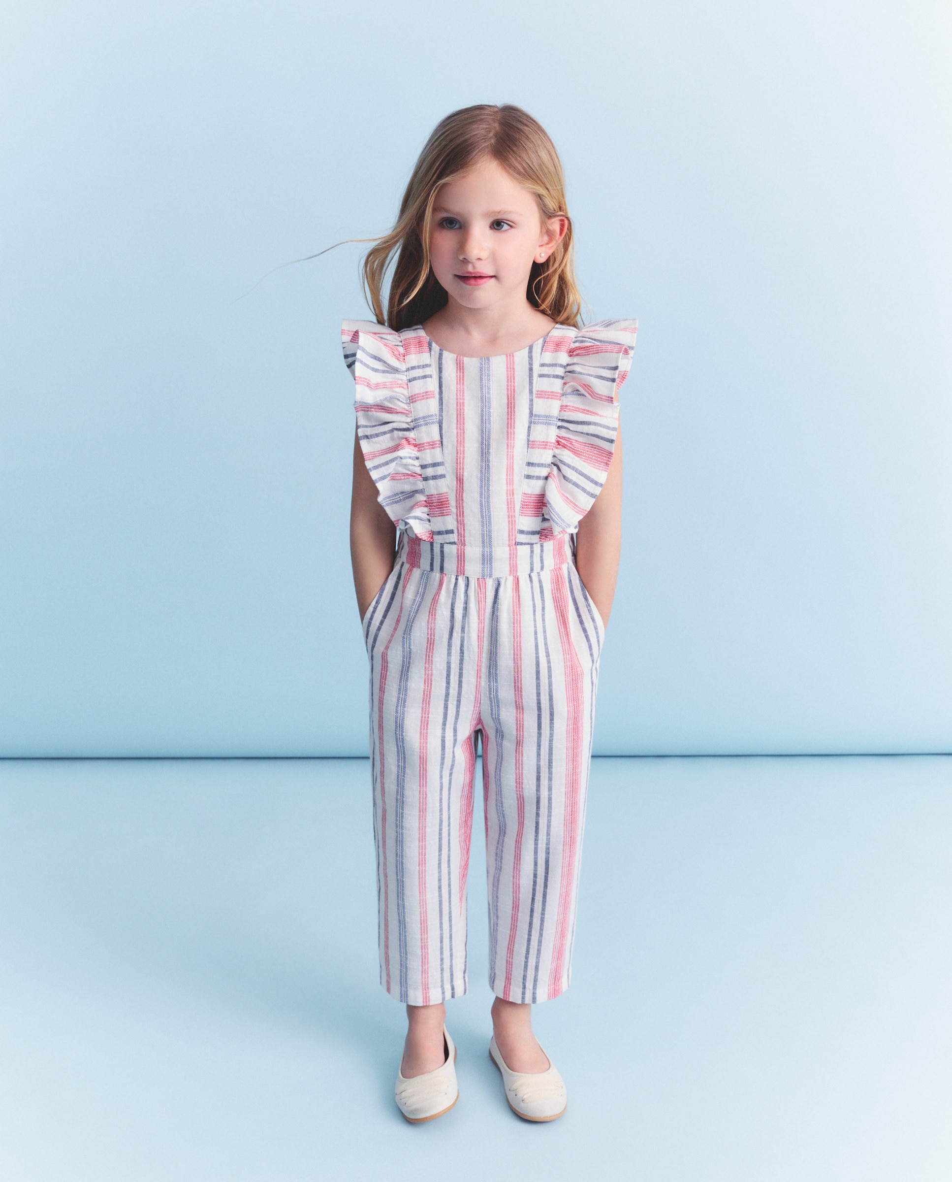 Imagem 0 de Macacão Comprido com Folhos e às Riscas