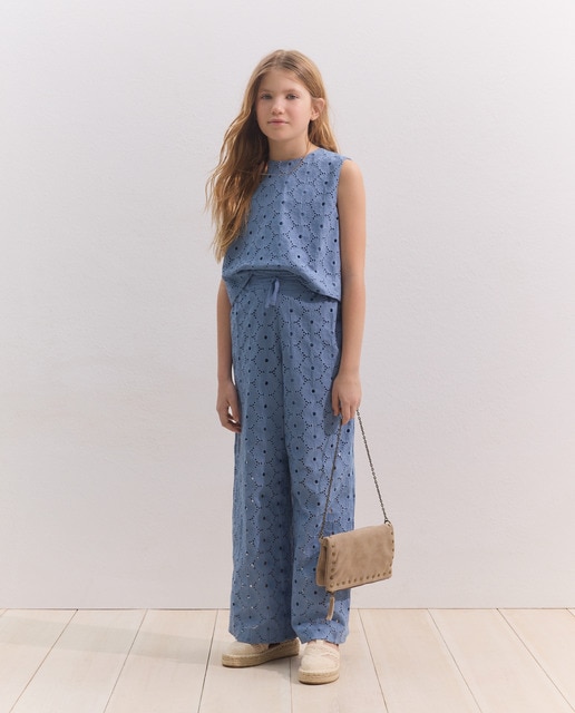 Imagem 0 de Calças Lisas com Bordado Suíço Floral