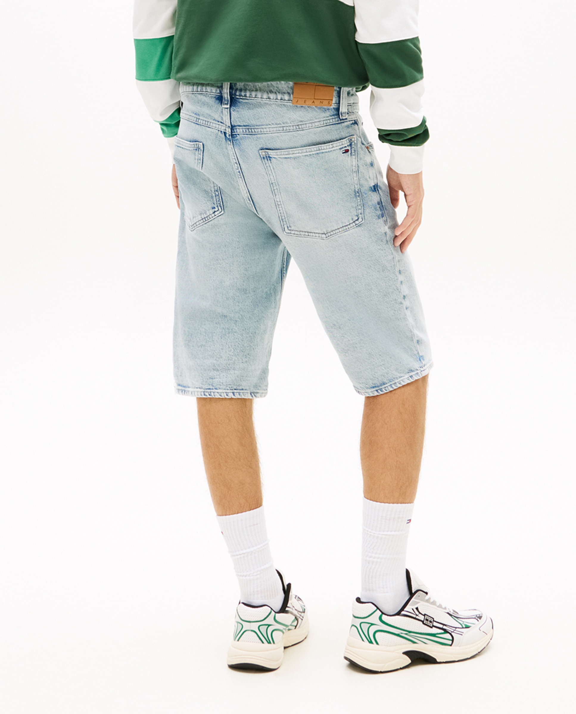 Bermudas Ronnie Regular Fit com Lavagem Clara Azul-claro-3