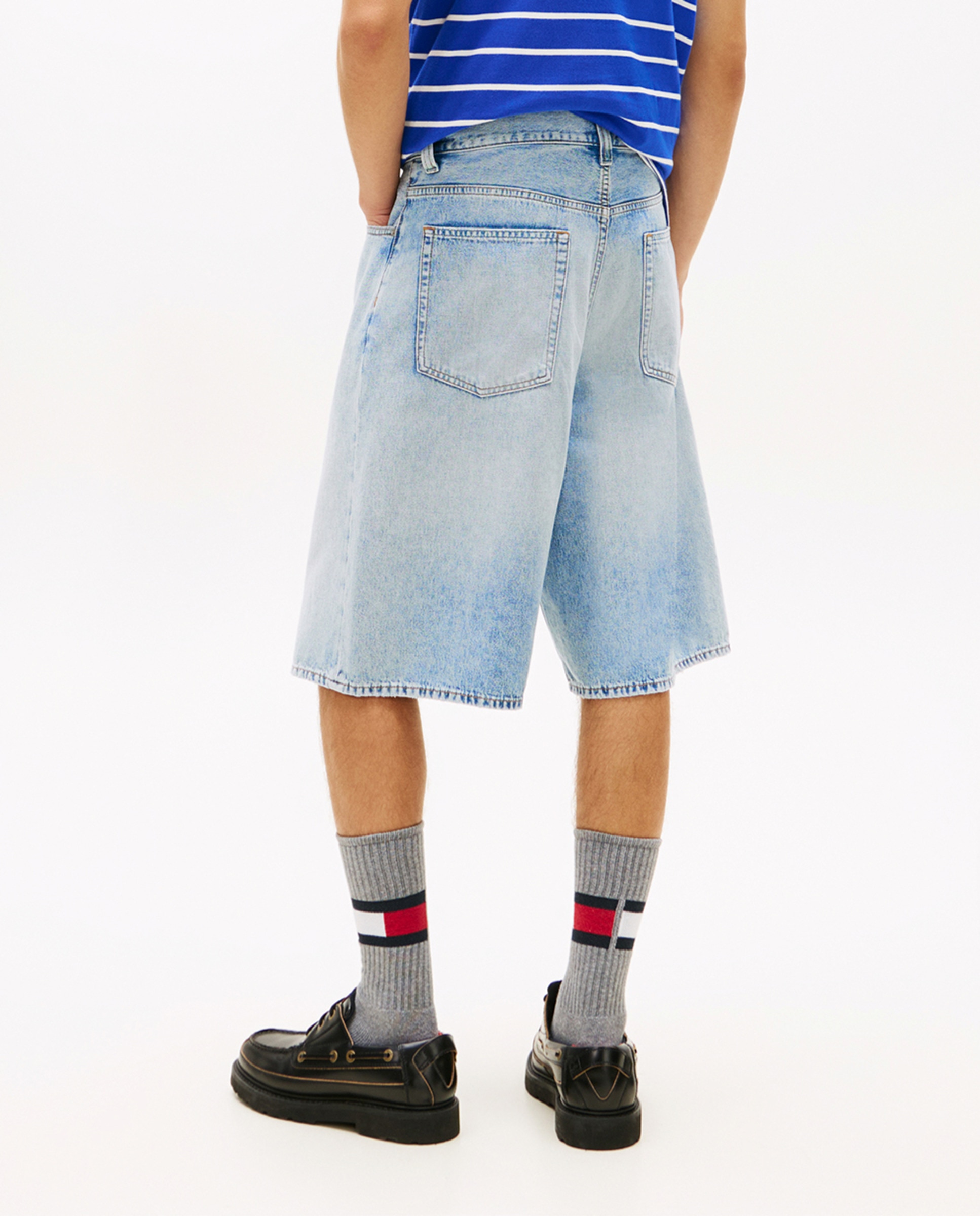 Bermudas Theo Baggy Fit com Lavagem Clara Azul-claro-3