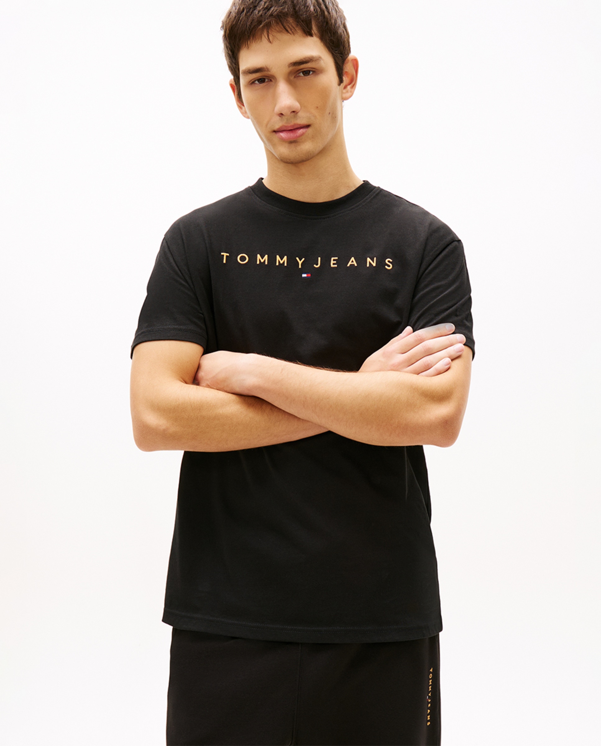 Imagen 0 de Camiseta de hombre regular fit de manga corta Negro