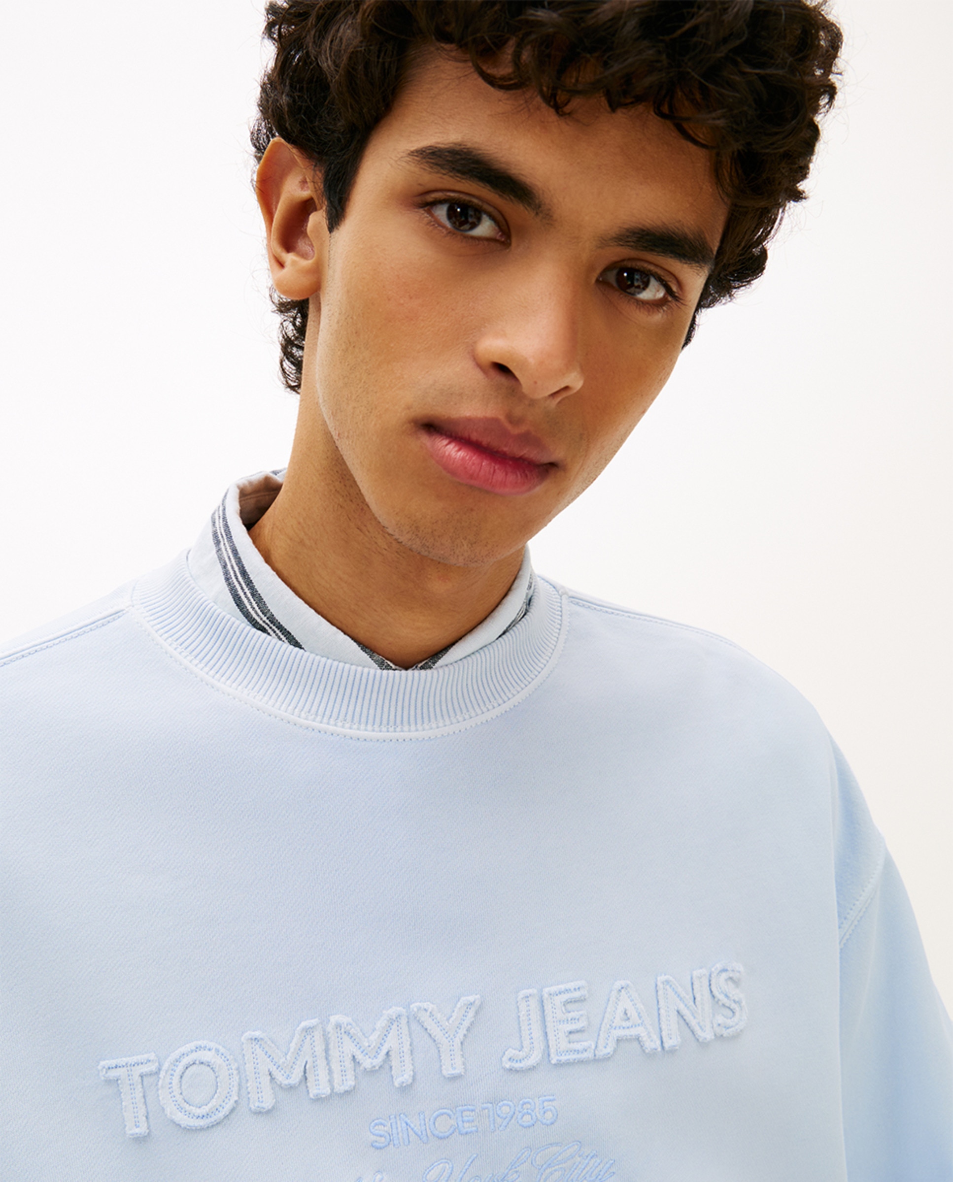 Sweatshirt 90's Fit com Capuz Azul-claro-3