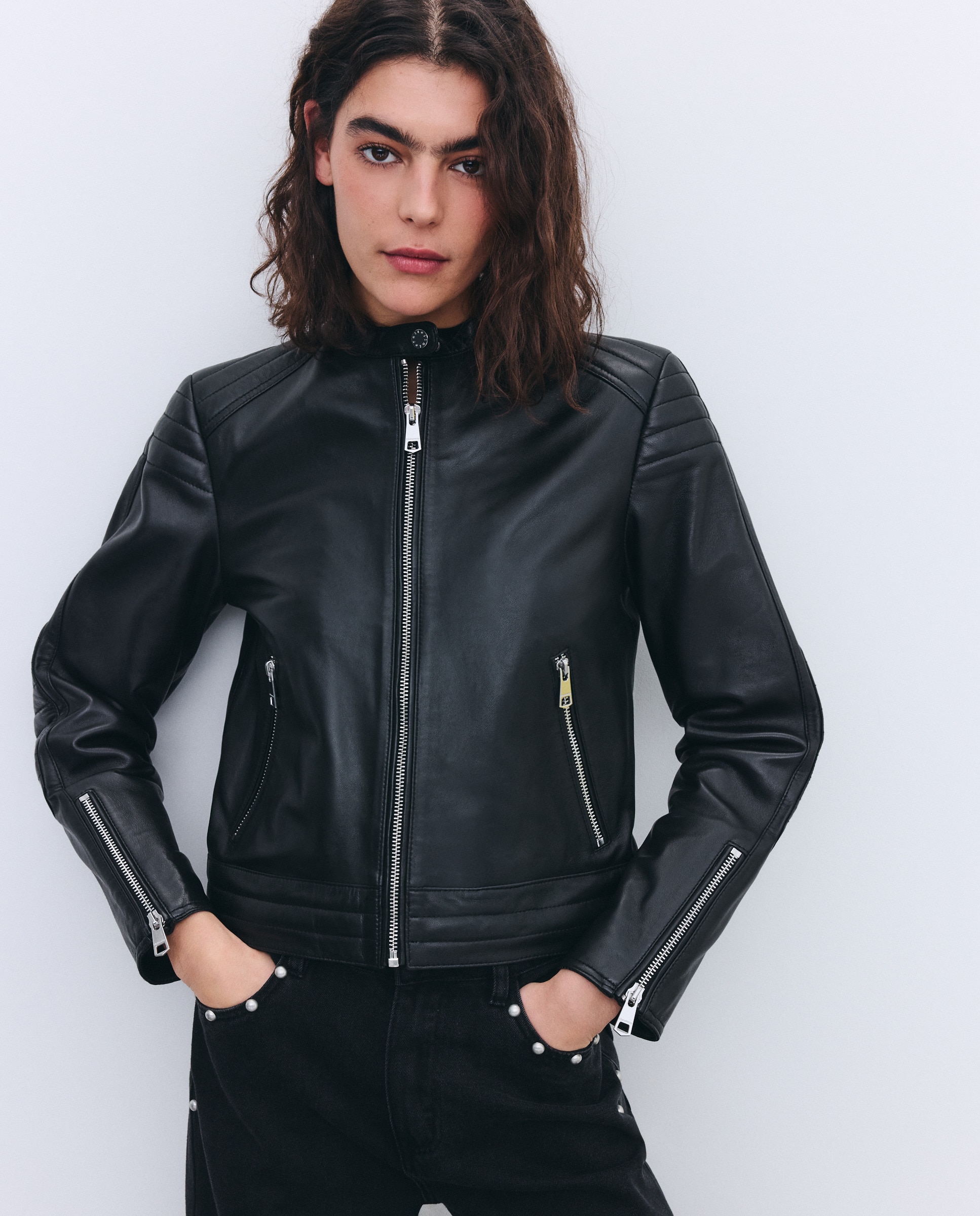 Imagem 0 de Blusão Biker em Pele com Pesponto no Ombro