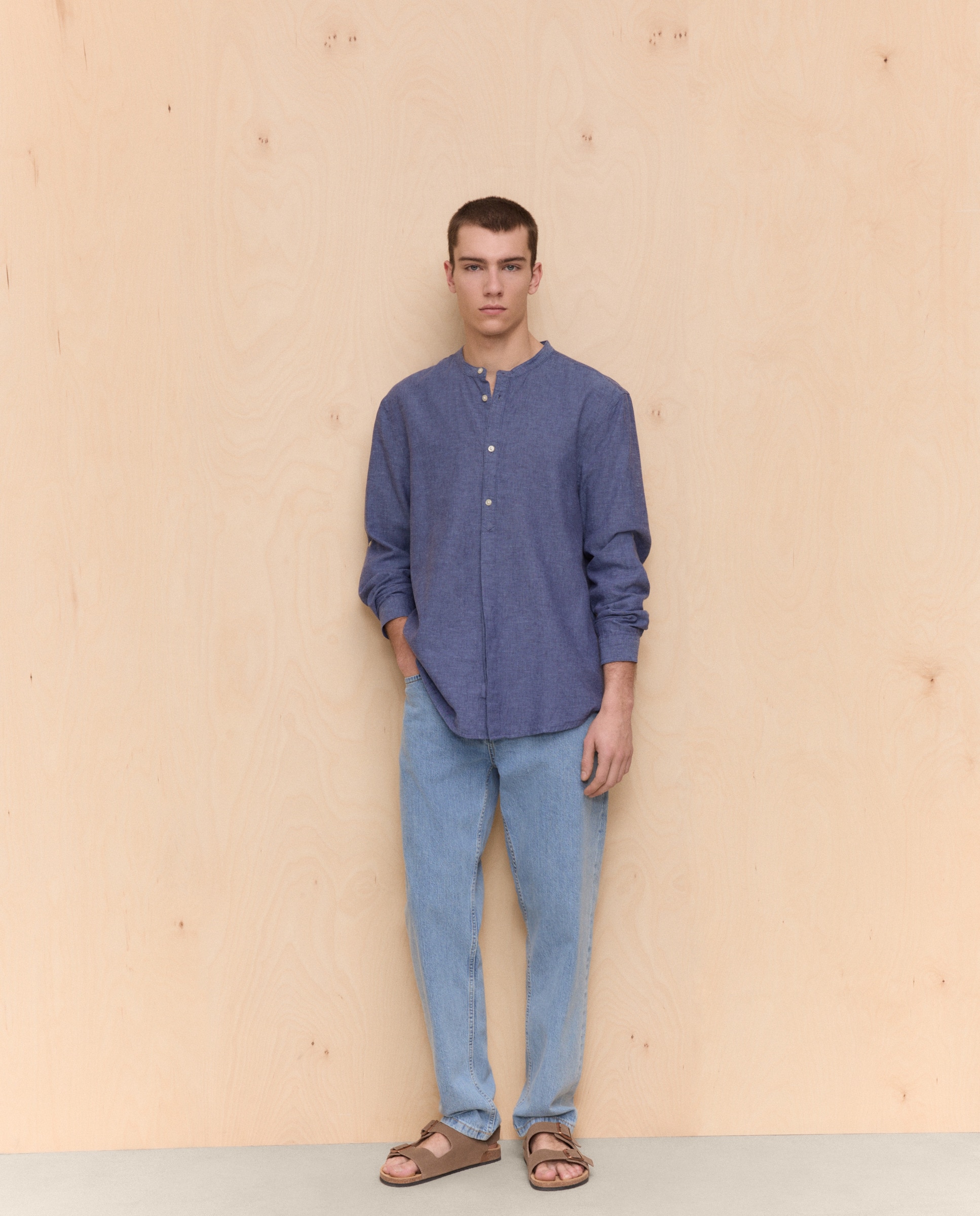 Imagem 0 de Camisa Lisa de Linho e Algodão com Manga Comprida e Gola à Padre