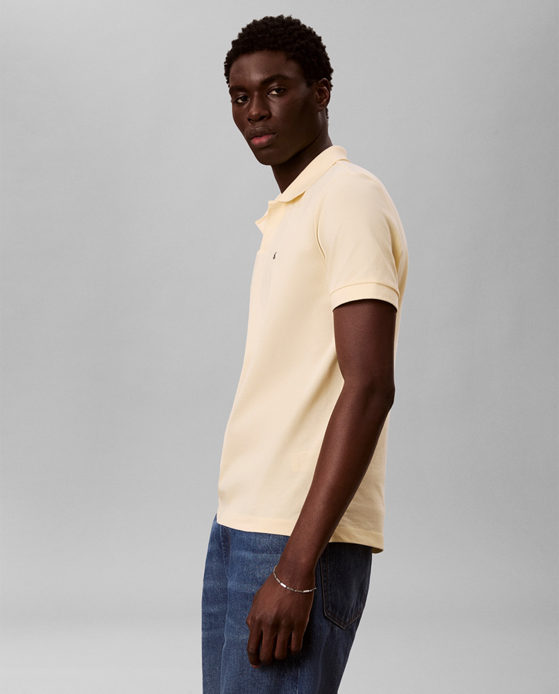 Polo Piqué de Colarinho Aberto Amarelo-3