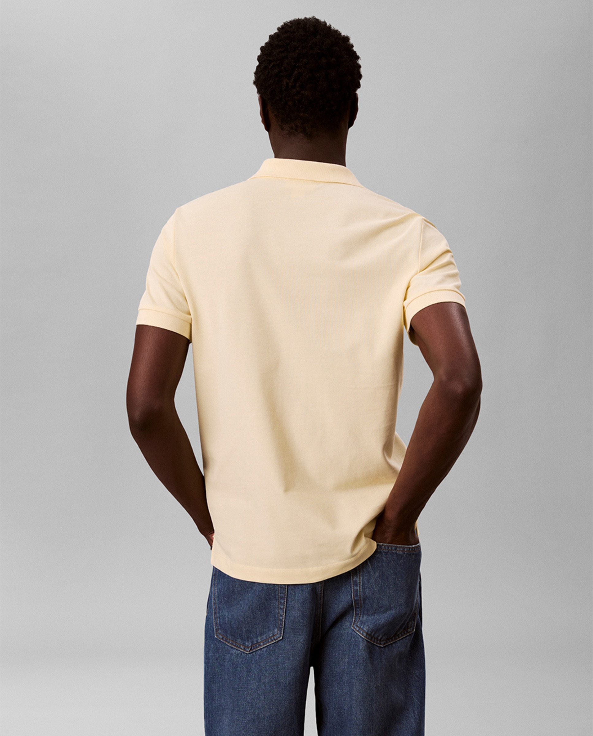 Polo Piqué de Colarinho Aberto Amarelo-2