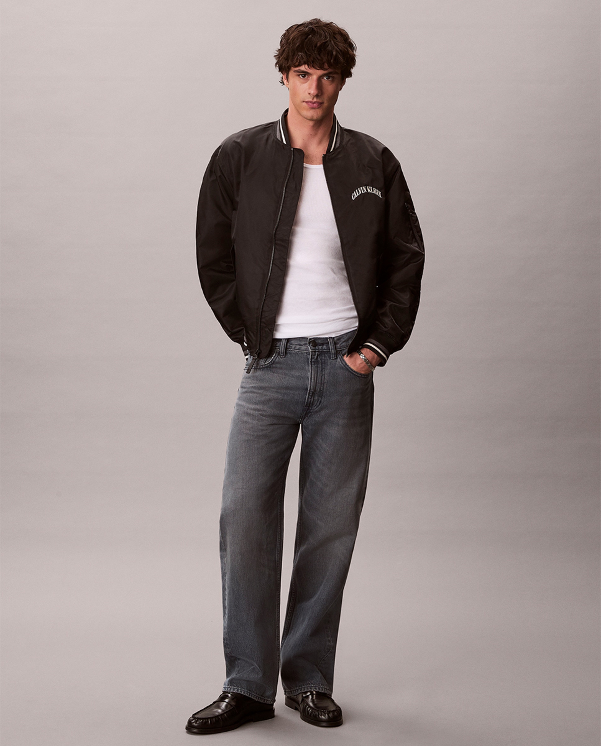 Casaco Tipo Blusão Bomber de Nylon com Ilustração Preto-6