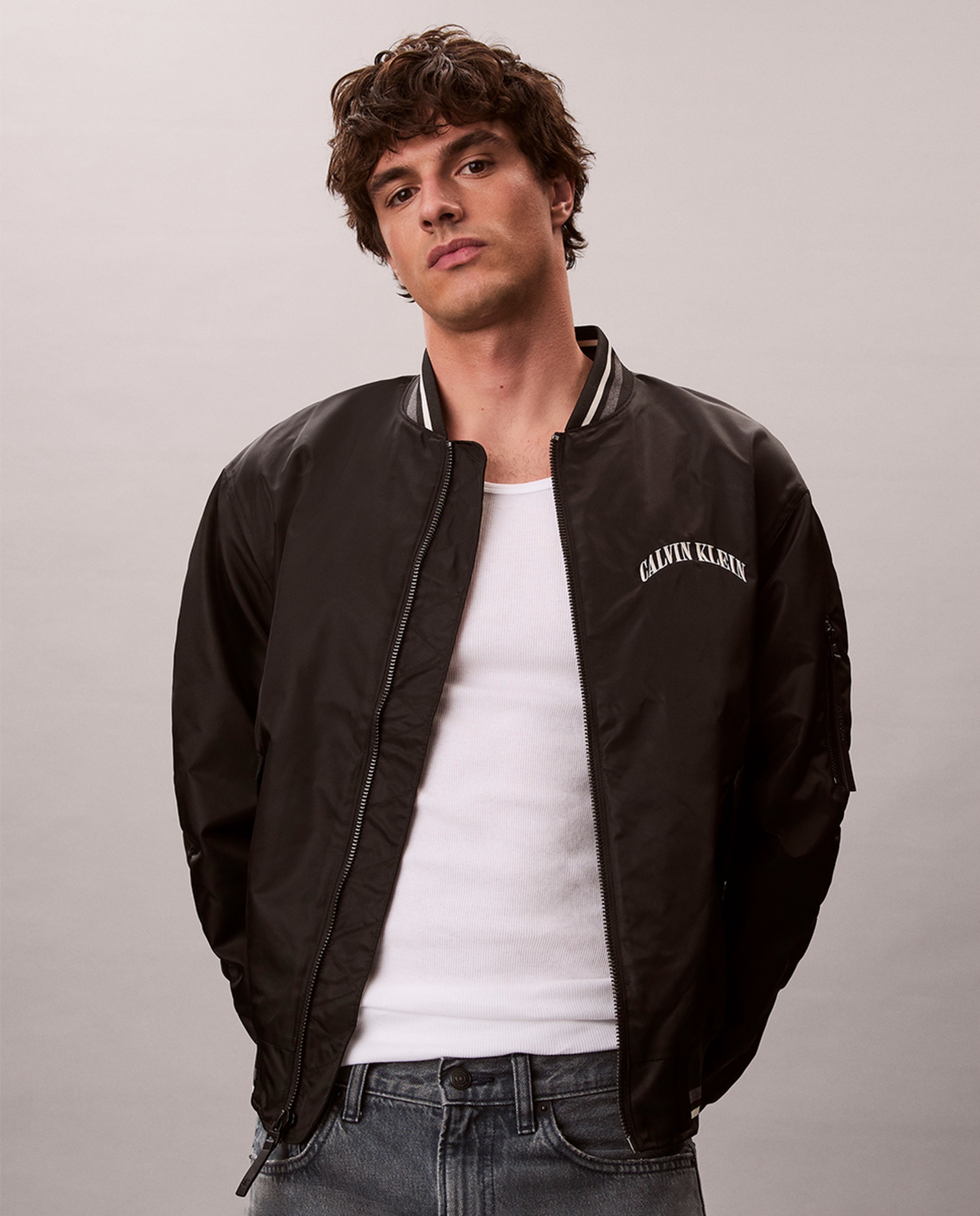 Casaco Tipo Blusão Bomber de Nylon com Ilustração Preto-5