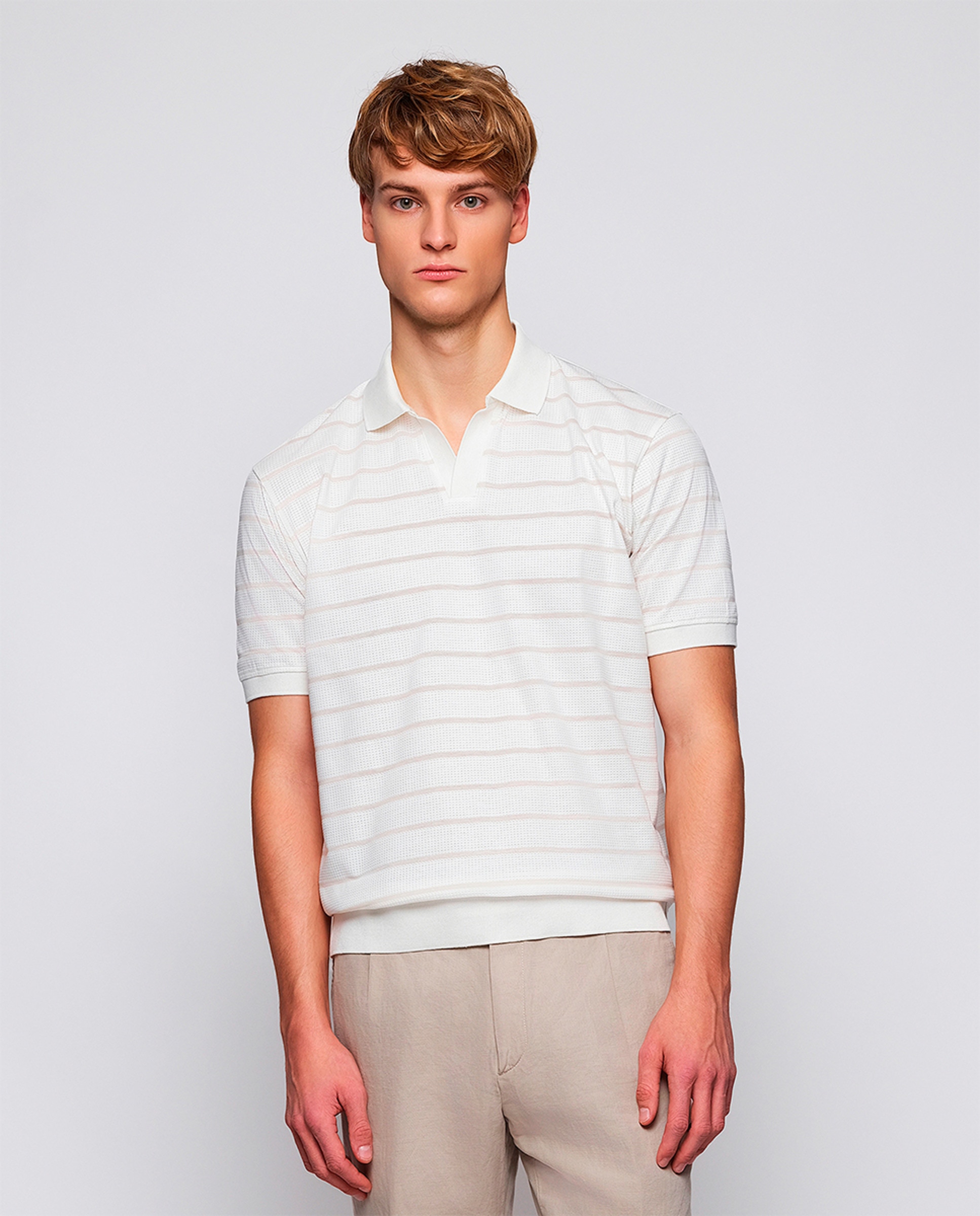 Imagem 0 de Polo de Manga Curta com Risca Horizontal e Colarinho em V