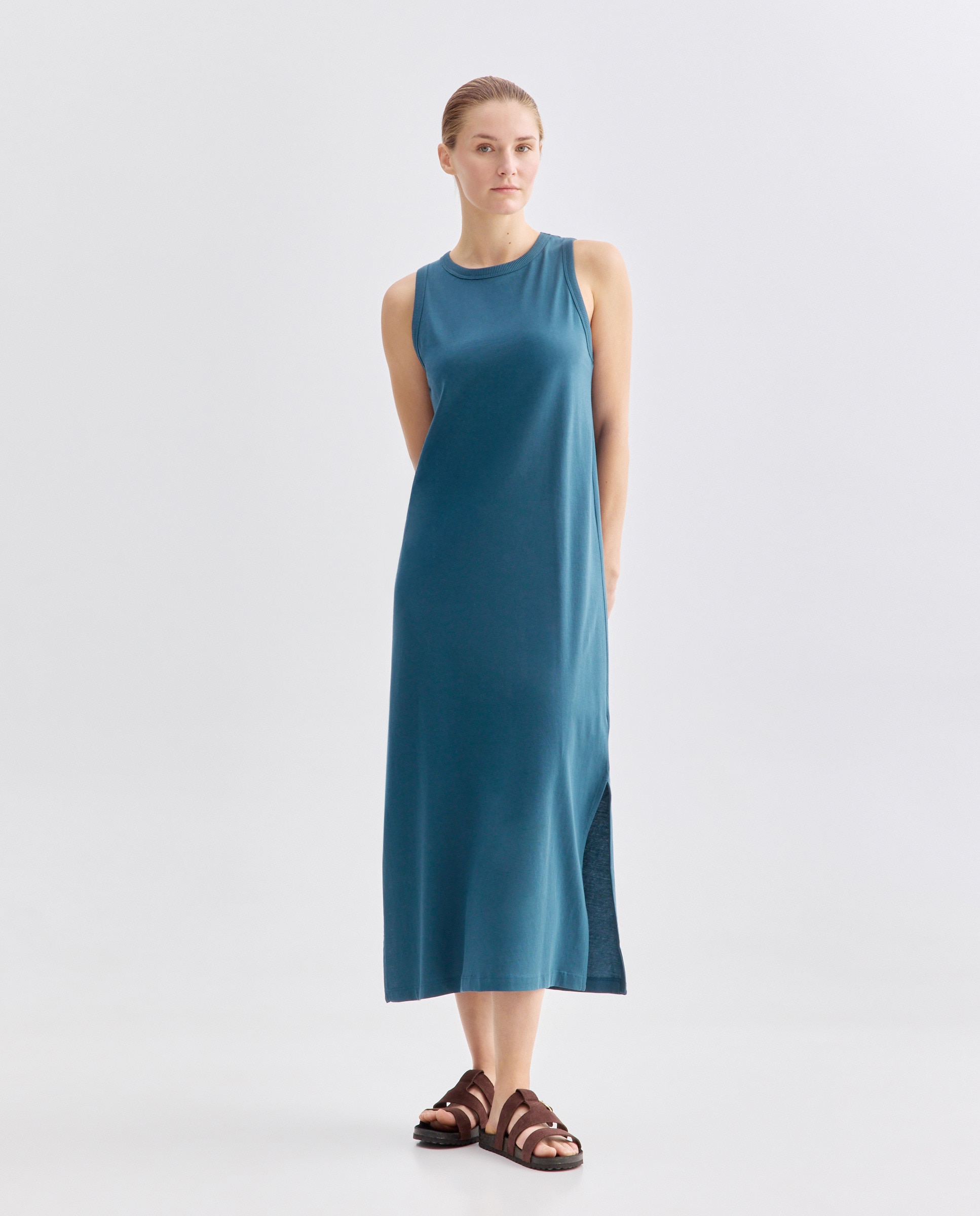 Imagen 0 de Vestido básico de mujer cuello caja sin mangas