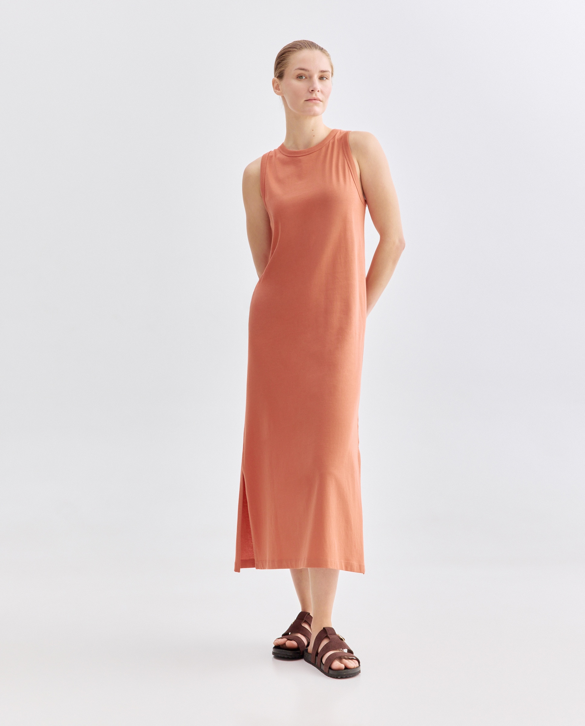 Imagen 0 de Vestido básico de mujer cuello caja sin mangas