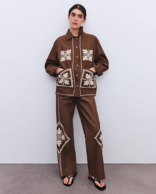 Imagem 0 de Calças Largas com Bordado