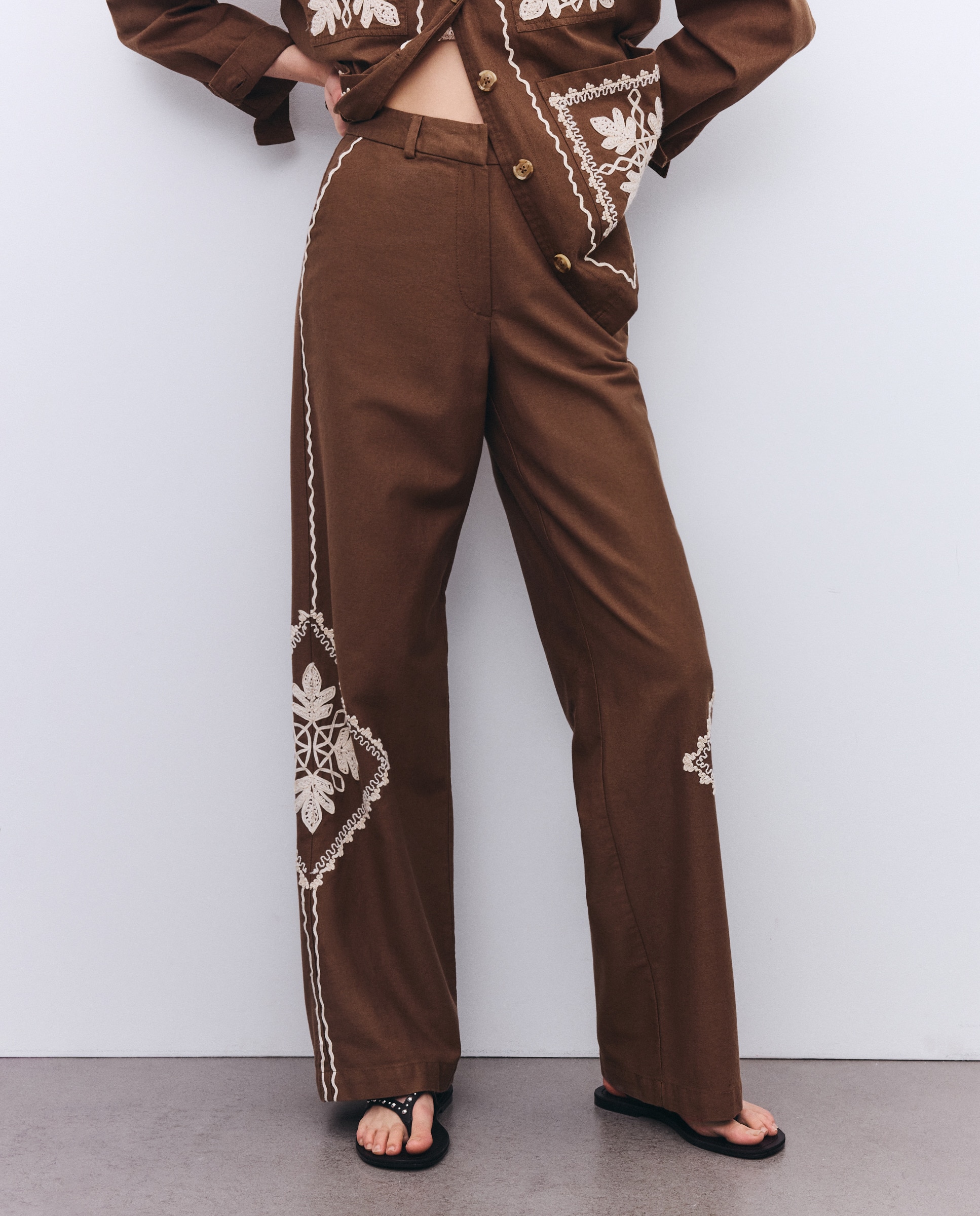 Calças Largas com Bordado Castanho-2