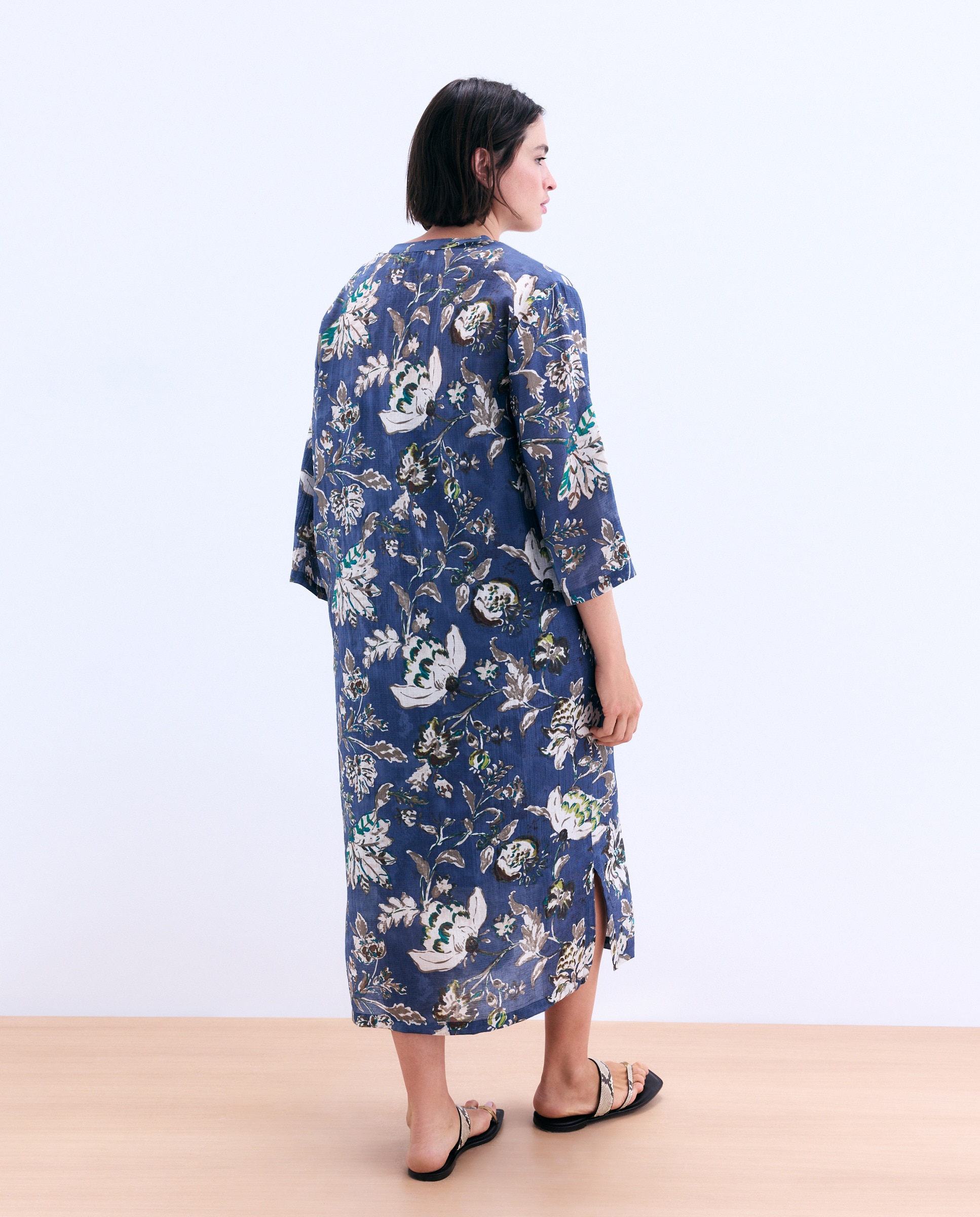 Vestido de Manga Curta com Decote em Bico e Estampado Floral Azul-3