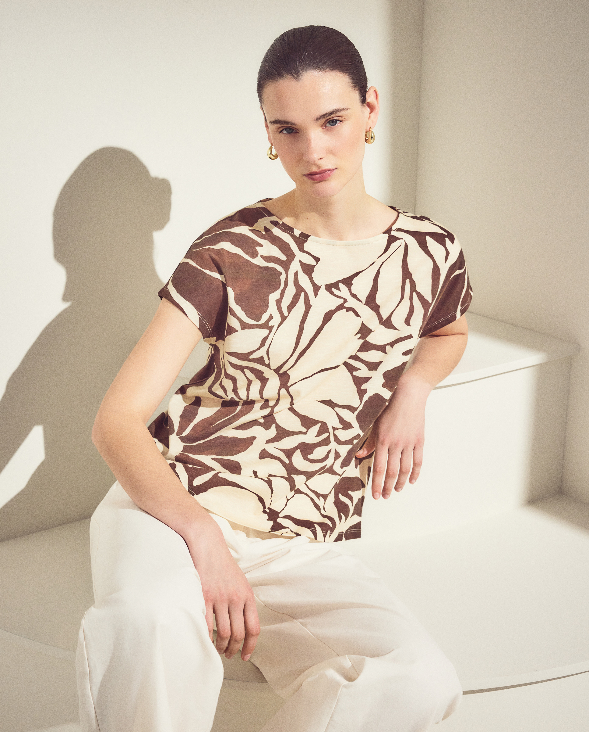 Imagem 0 de T-shirt de mulher com manga curta e estampado floral