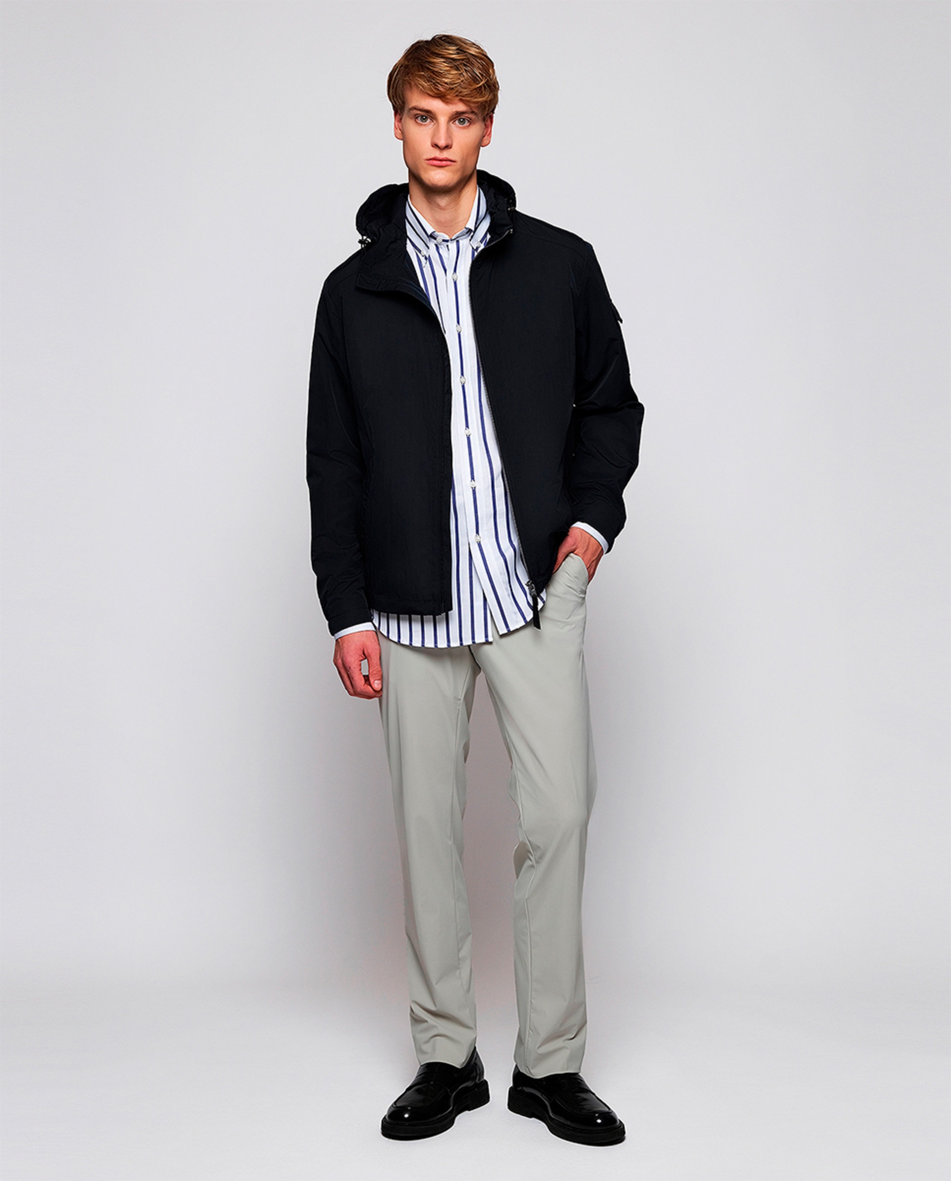 Corta-Vento Regular Fit com Capuz Azul-marinho-4