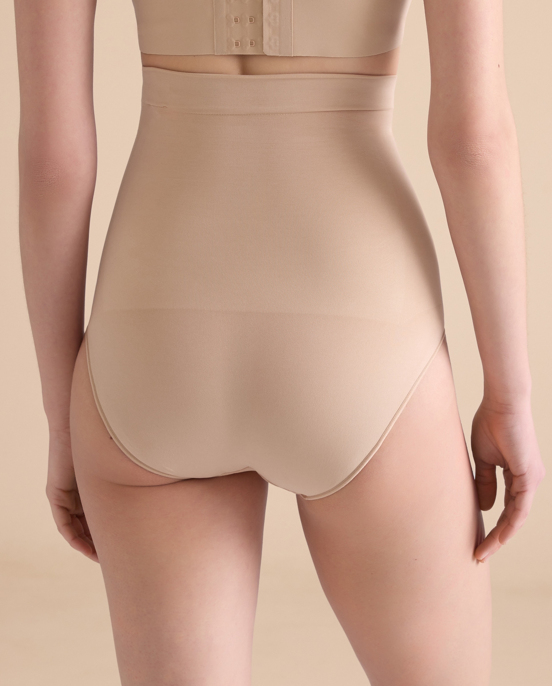 Cueca de Cintura Subida Moldadora sem Costuras Bege-3