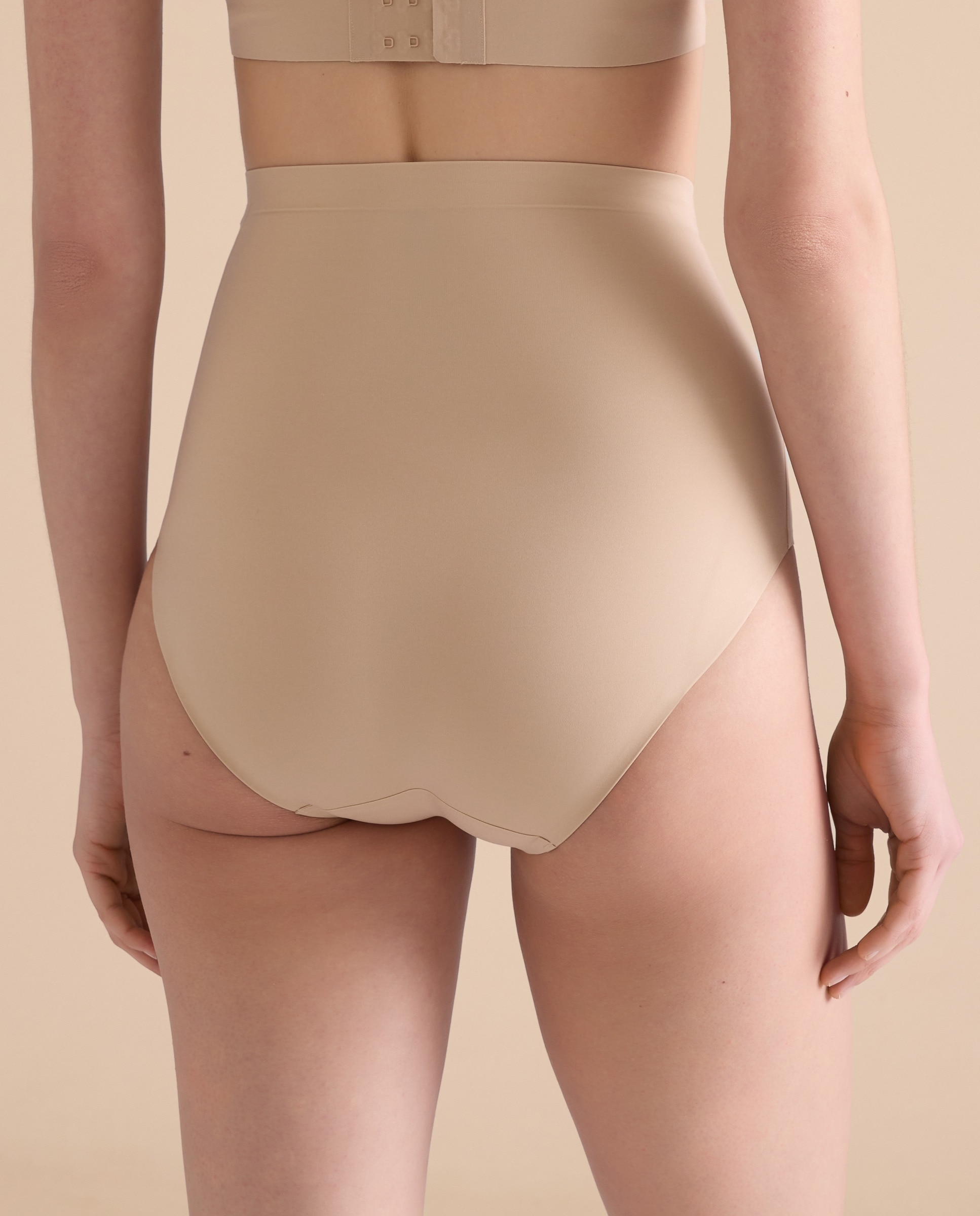 Cueca Moldadora Bege-3