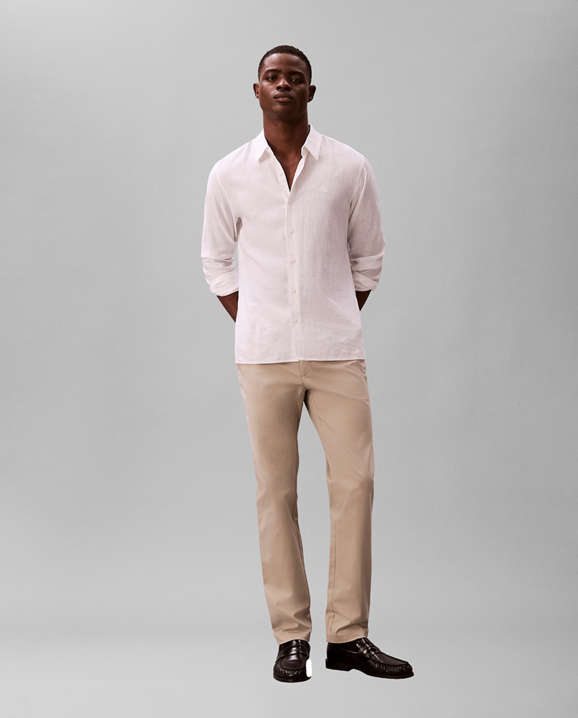 Imagem 0 de Calças Chino Acetinadas Justas