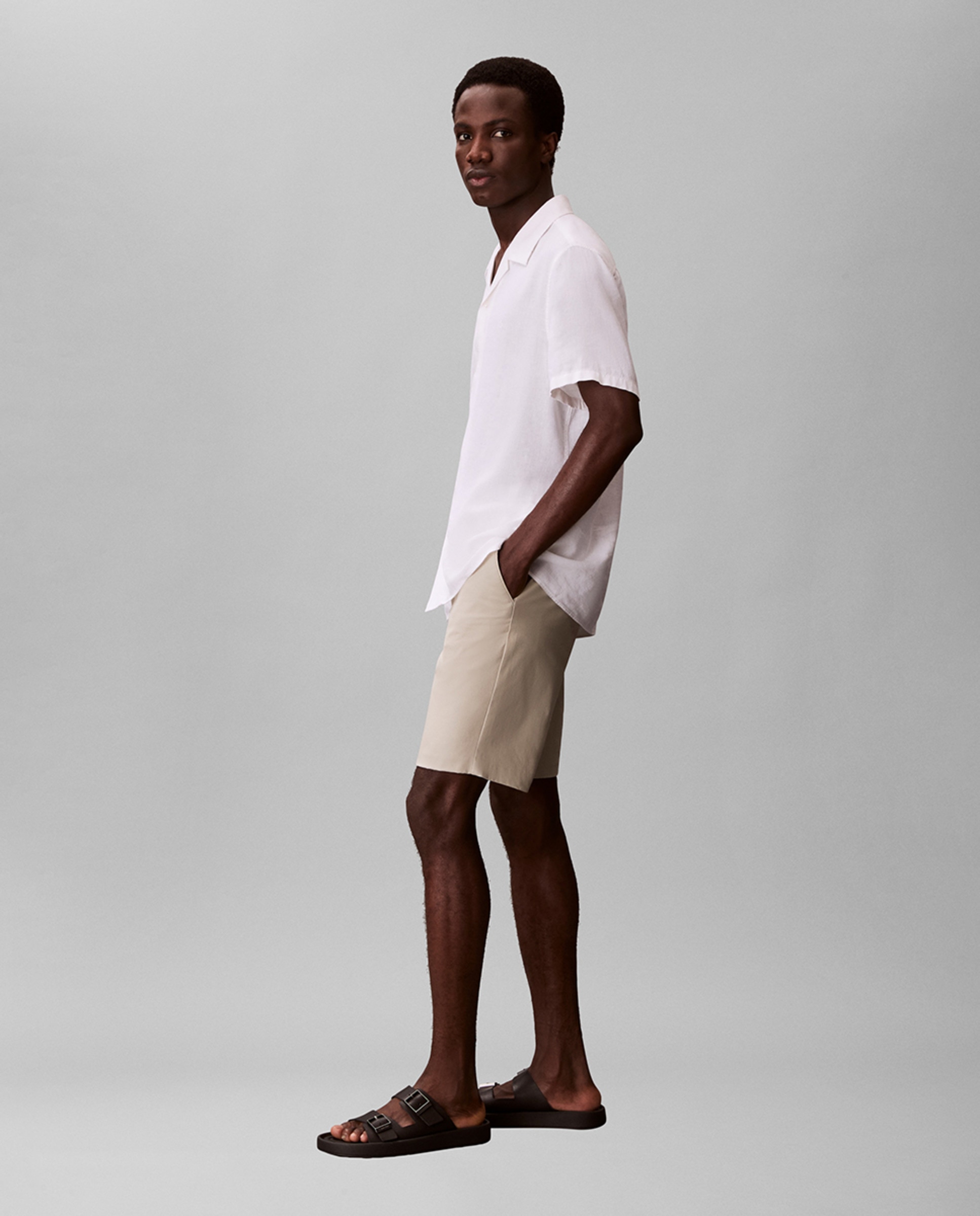 Calções Chino Acetinados Cinzento-claro-4