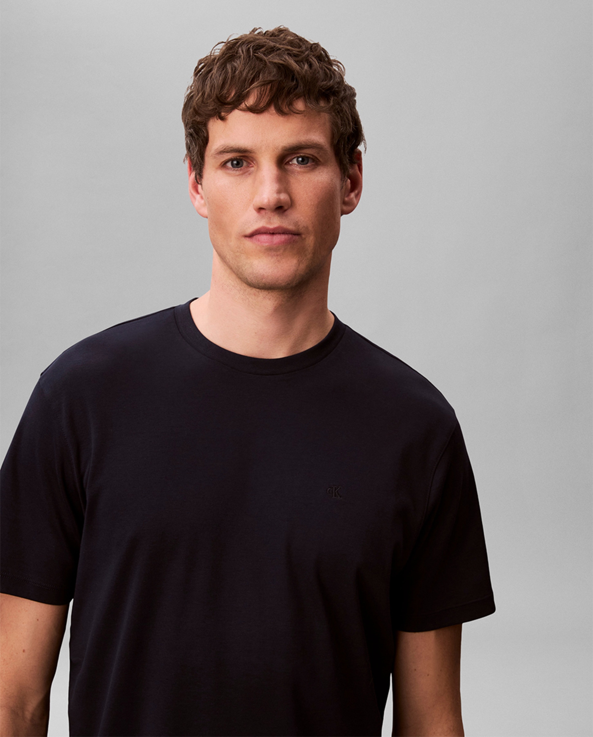 T-shirt com Logótipo Bordado Azul-marinho-4