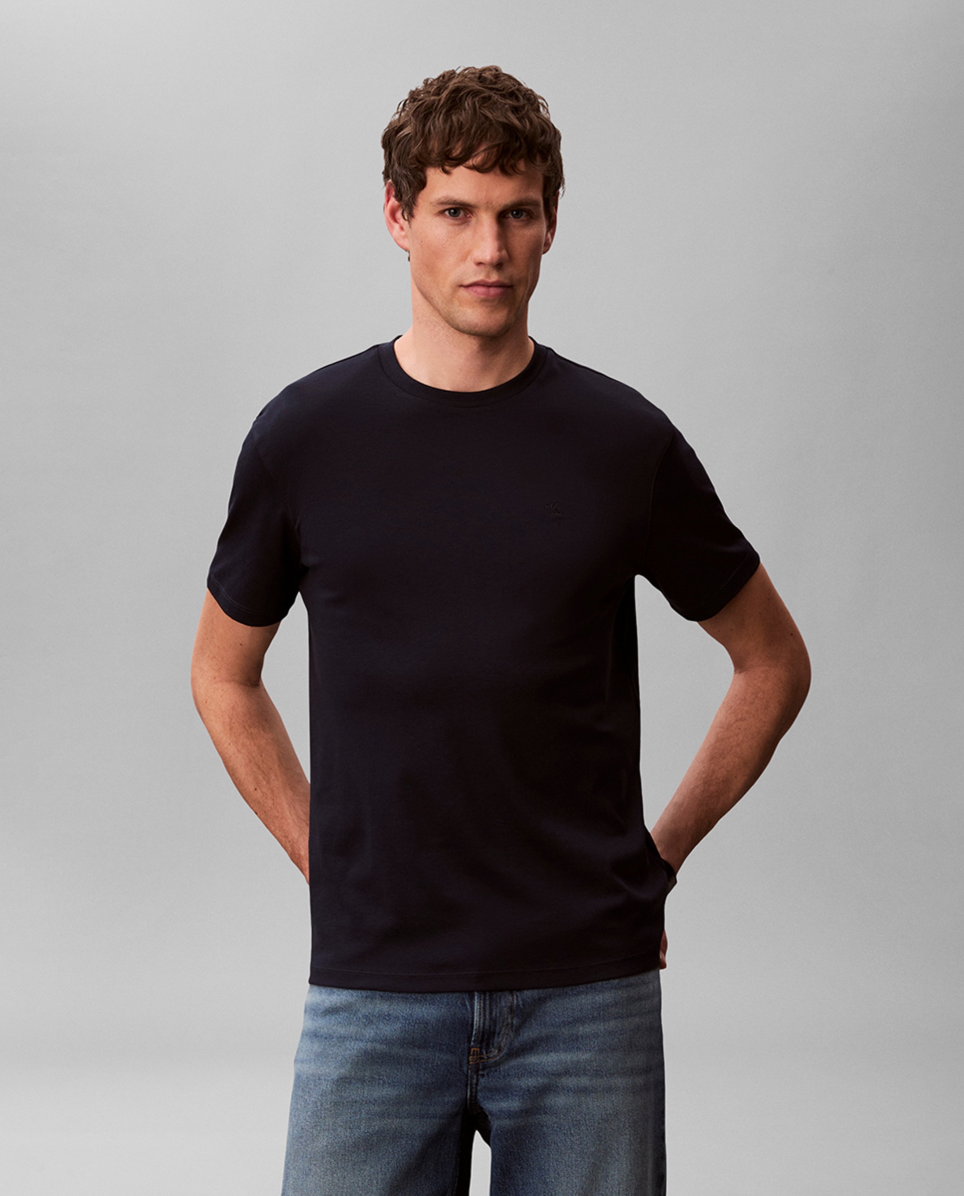 T-shirt com Logótipo Bordado Azul-marinho-1