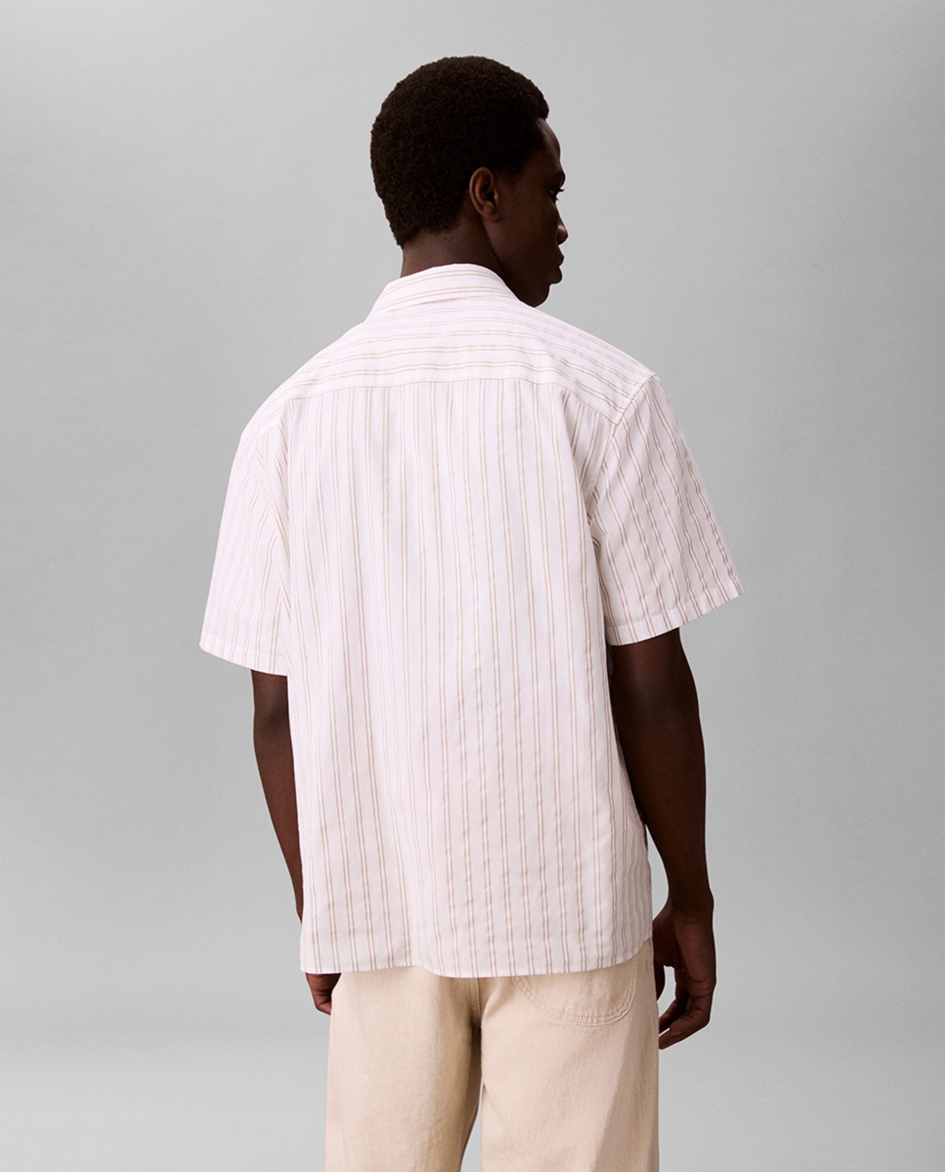 T-shirt com Logótipo Bordado Branco-2