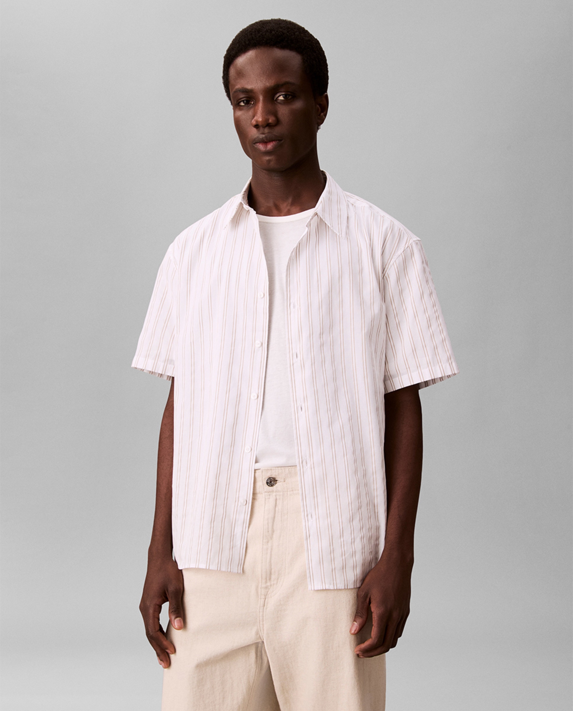 T-shirt com Logótipo Bordado Branco-1