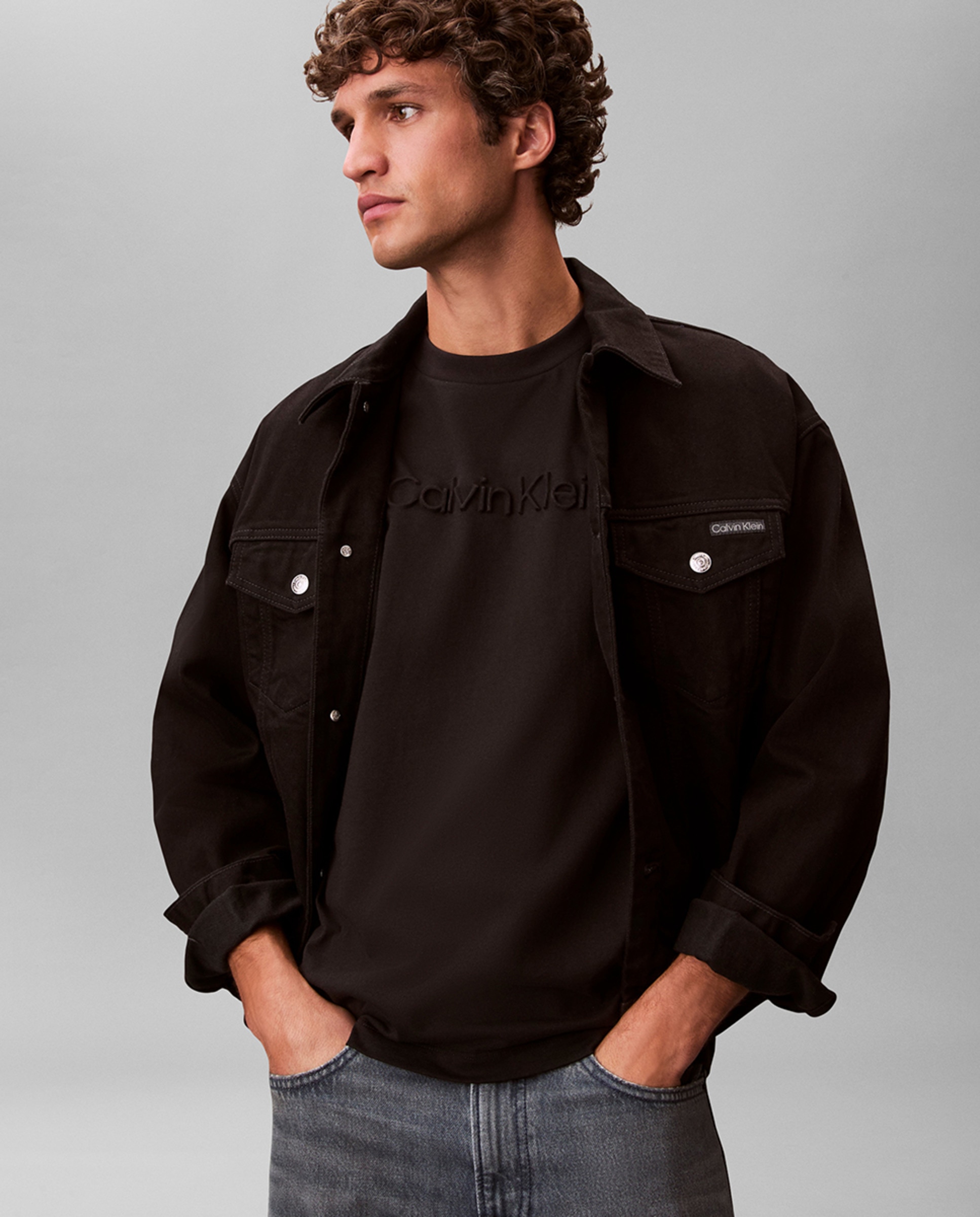 T-shirt Desportiva com Logótipo em Relevo Preto-3