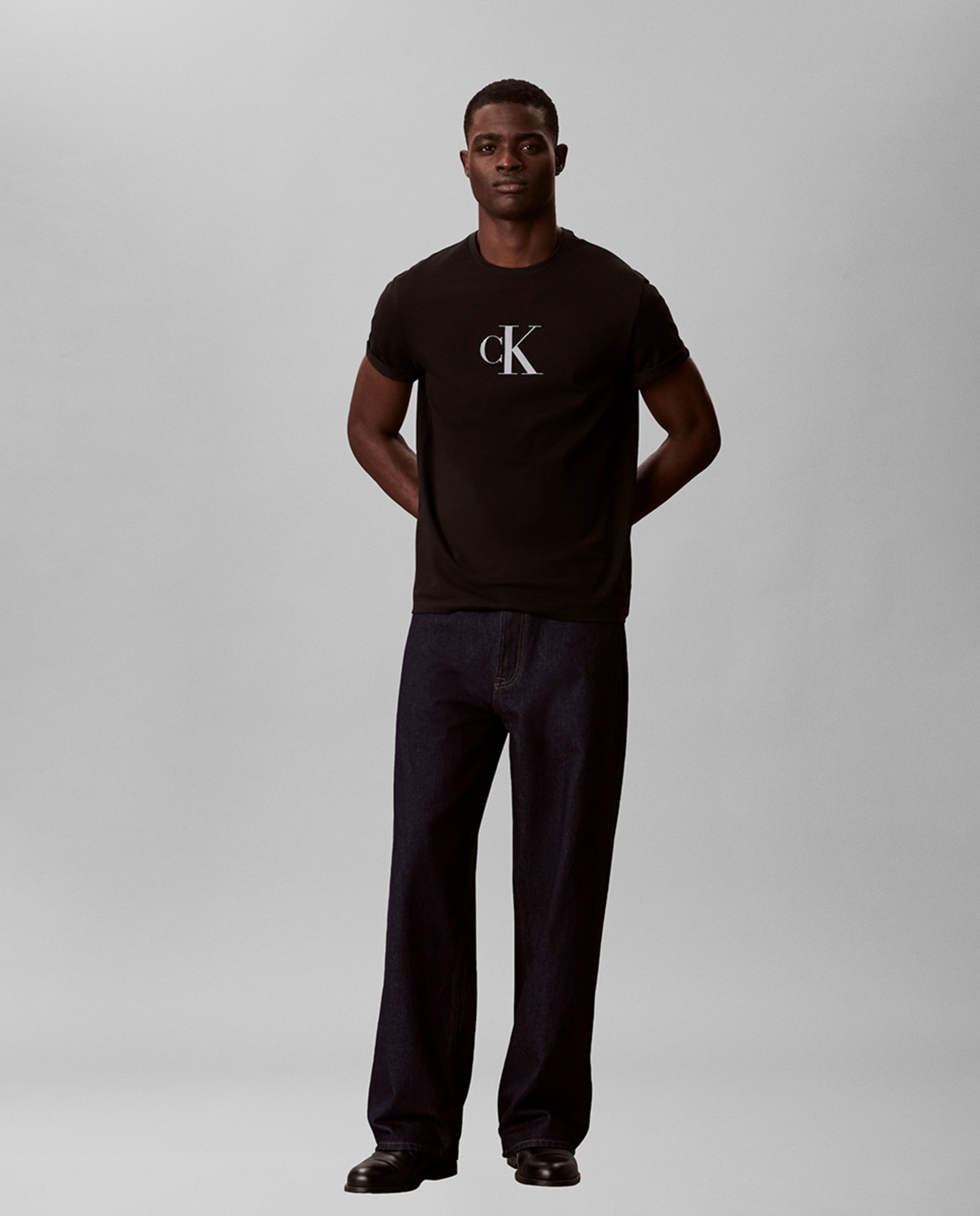 T-shirt com Logótipo às Riscas Preto-5